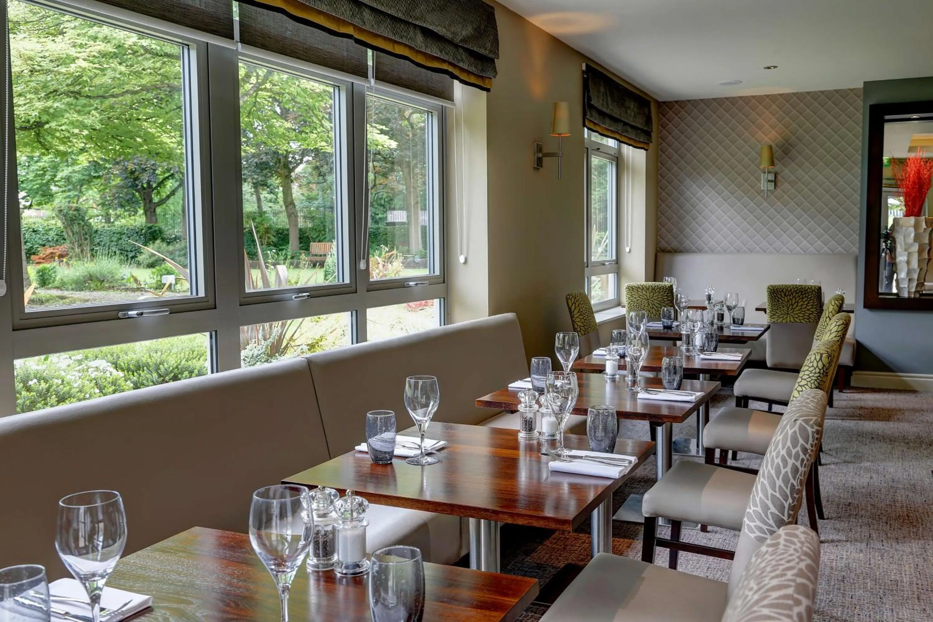 Restaurant/places to eat in Best Western Plus Pinewood Manchester Airport-Wilmslow Hotel