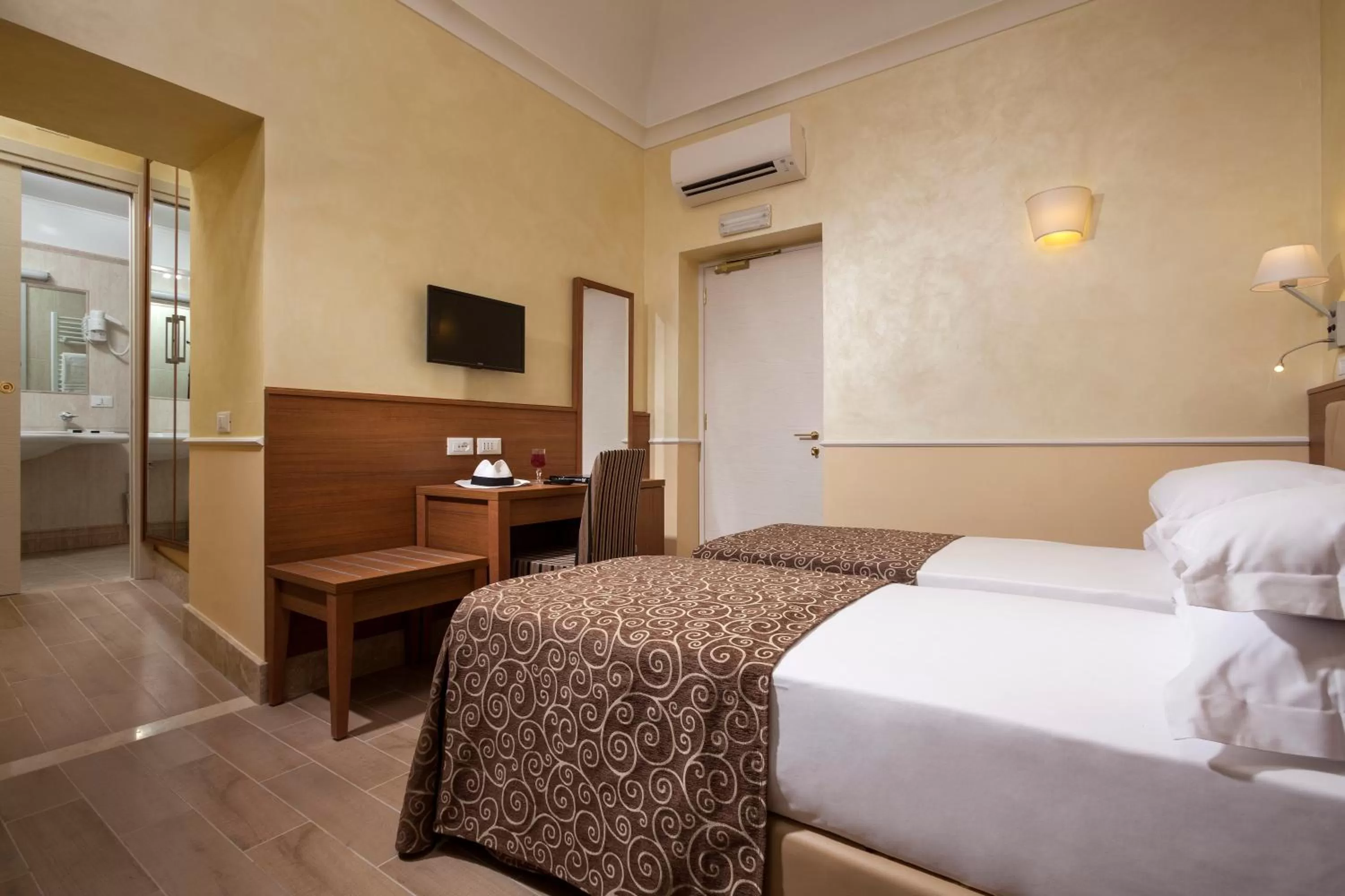 Bedroom, Bed in Hotel Kennedy