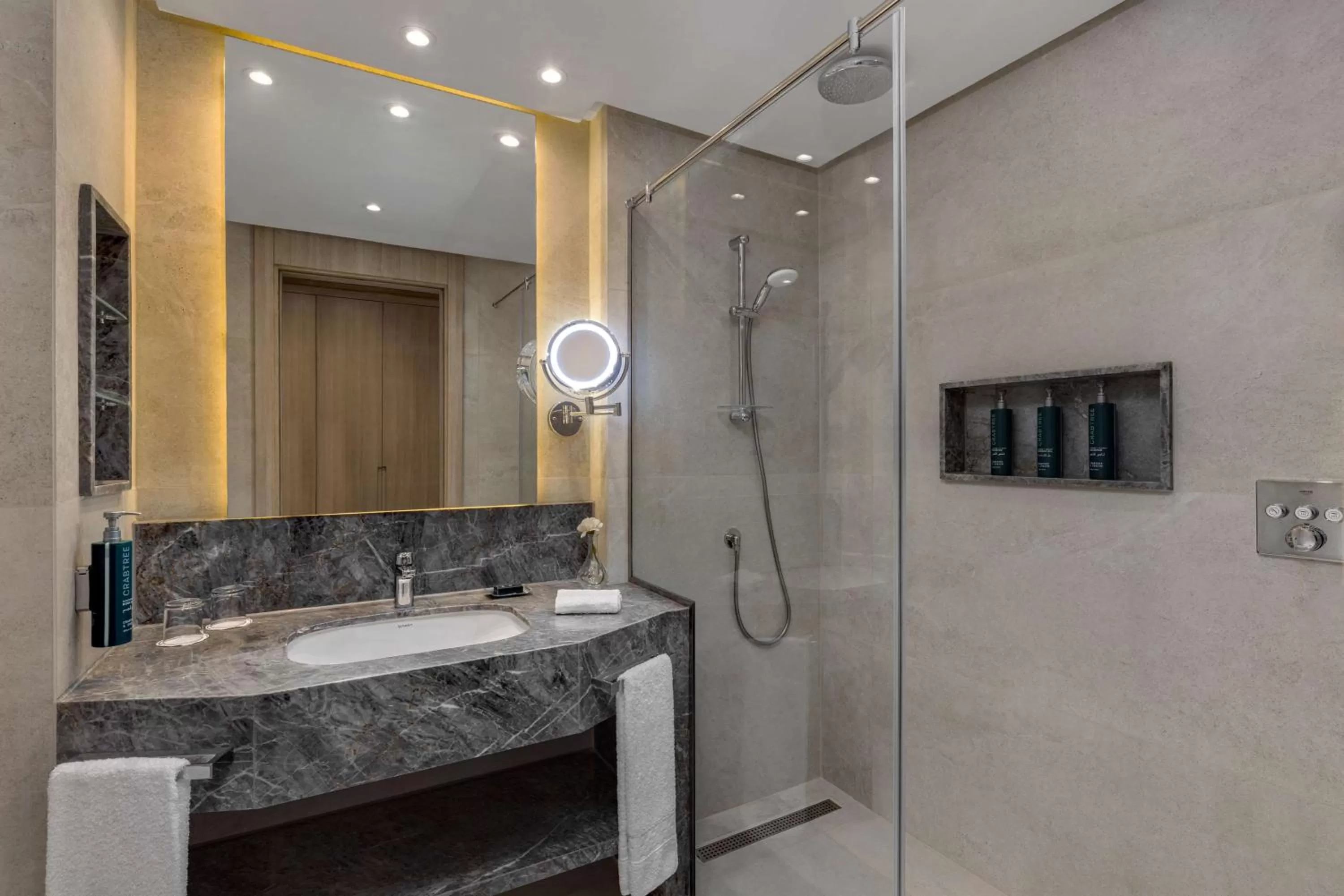 Bathroom in Hilton Alexandria Green Plaza