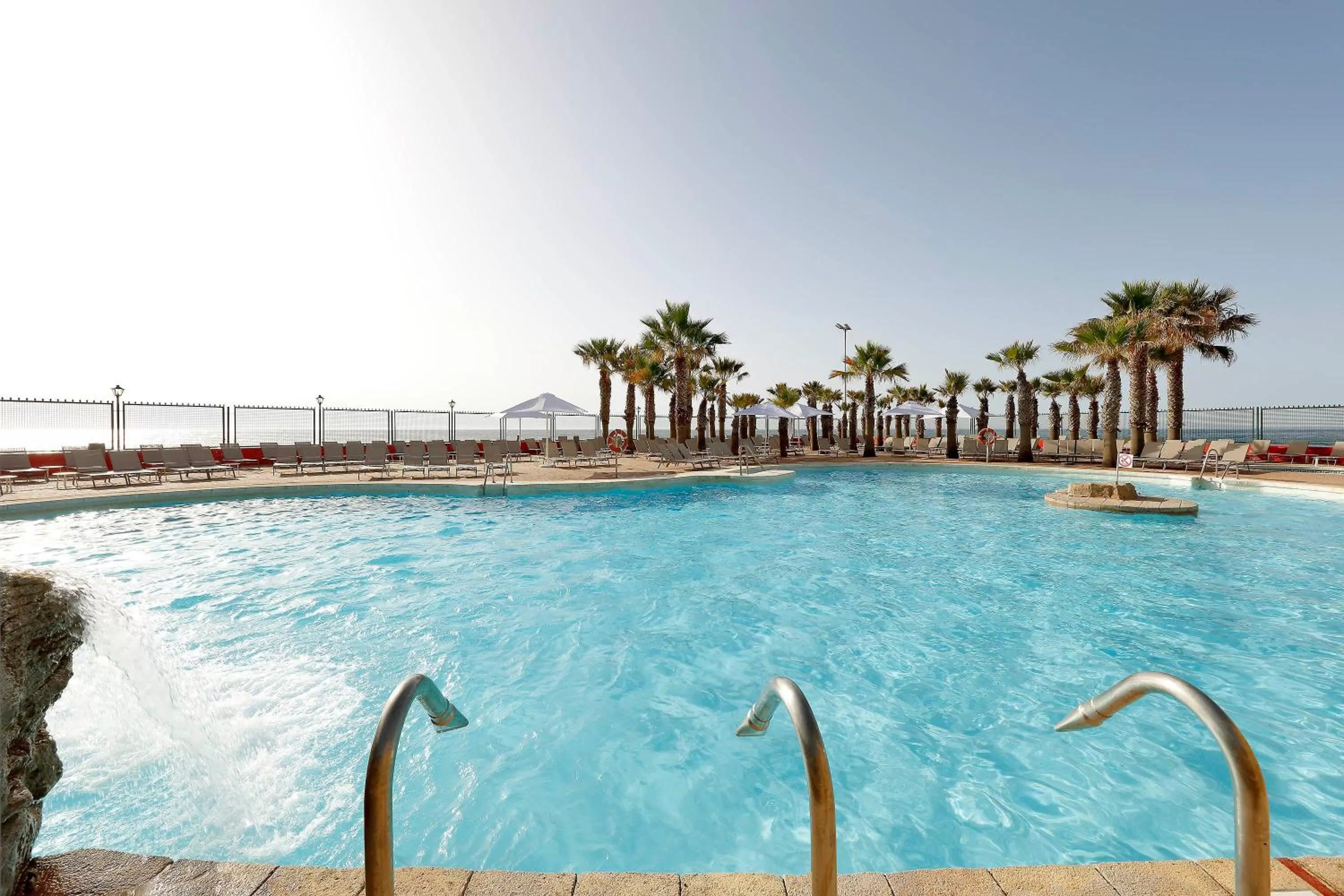 Swimming pool in Hotel Benalma Costa del Sol