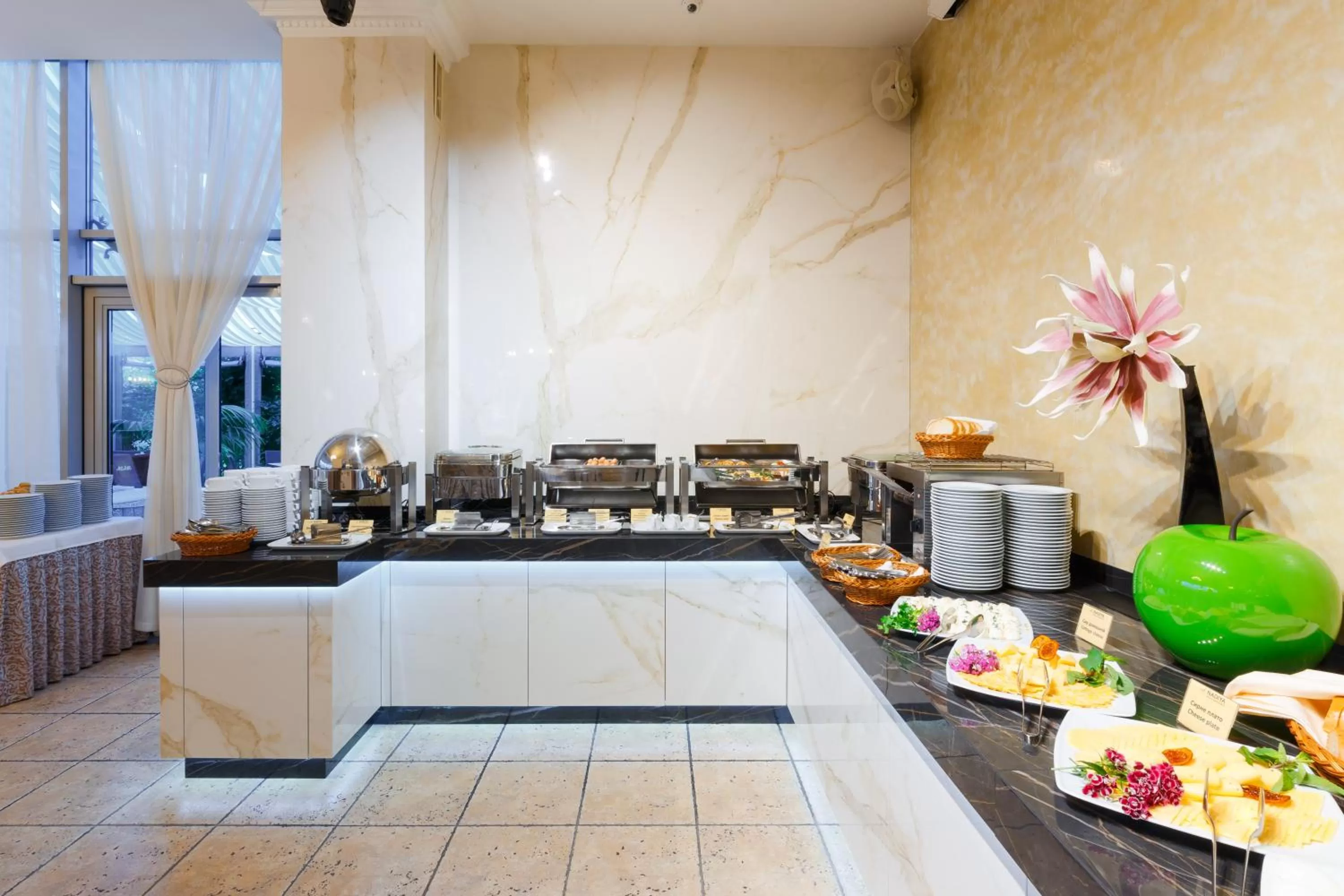 Restaurant/places to eat in Nadiya Hotel