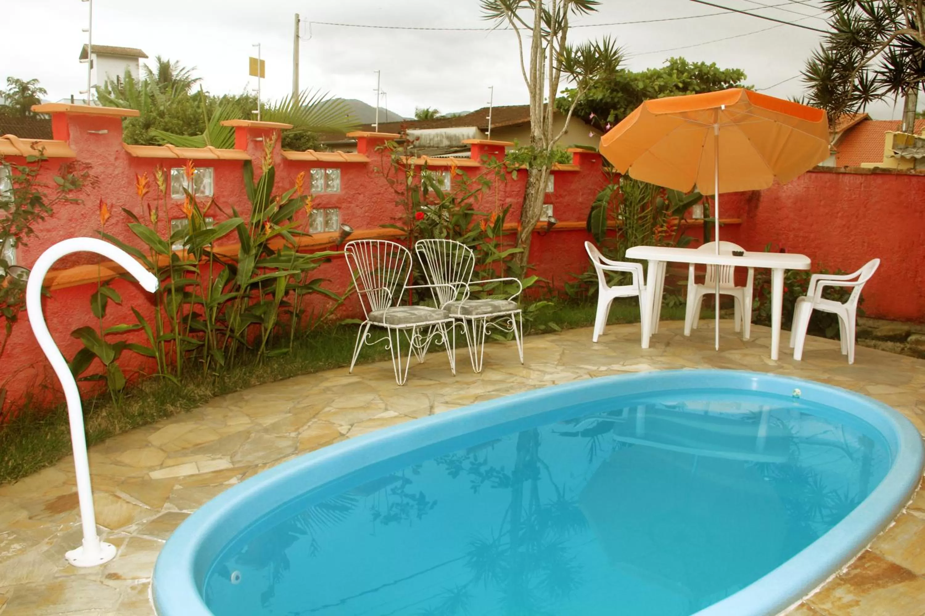 Swimming pool in Pousada Recanto Domus