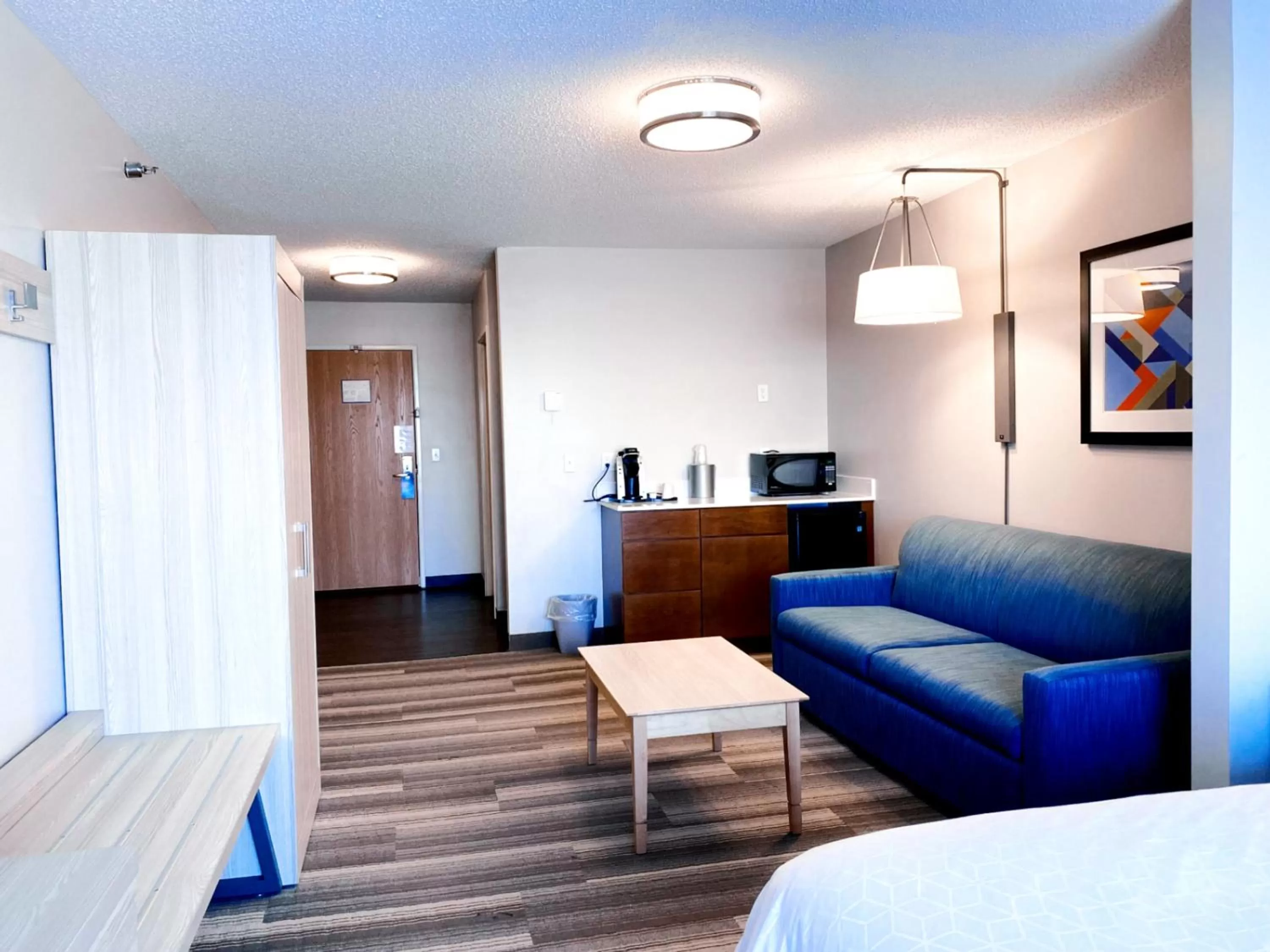 Living room, Bed in Holiday Inn Express Hotel & Suites Logansport by IHG