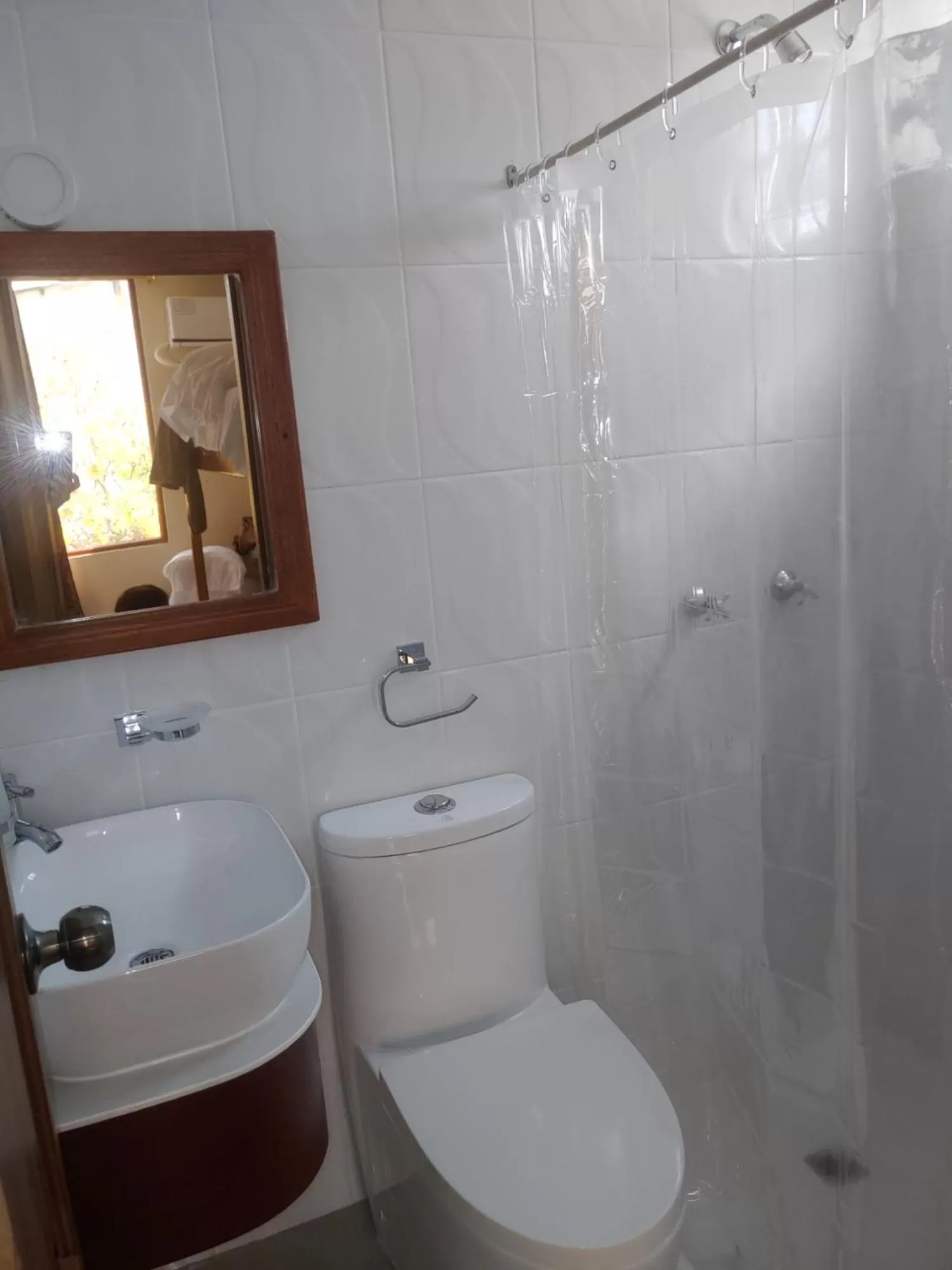 Shower, Bathroom in Hotel Bonanza