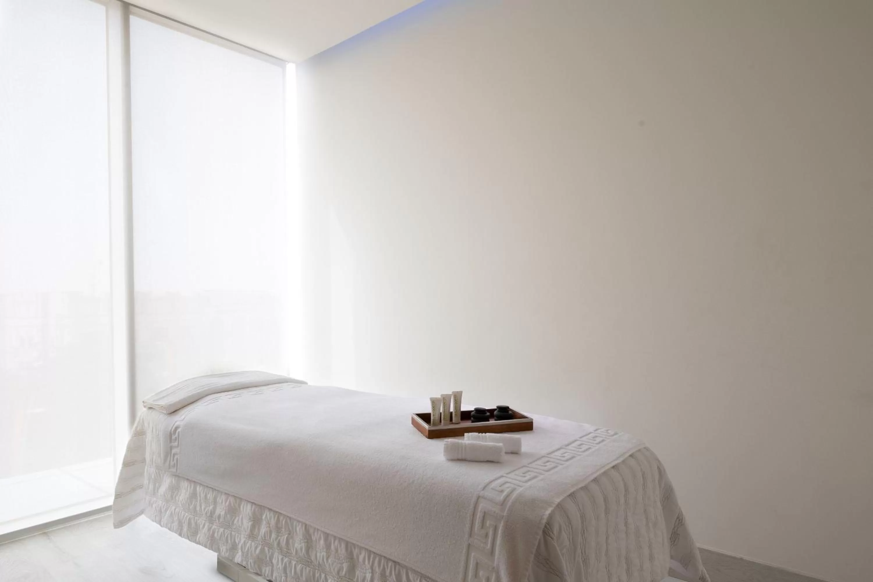 Spa and wellness centre/facilities, Bed in Le Meridien Riyadh