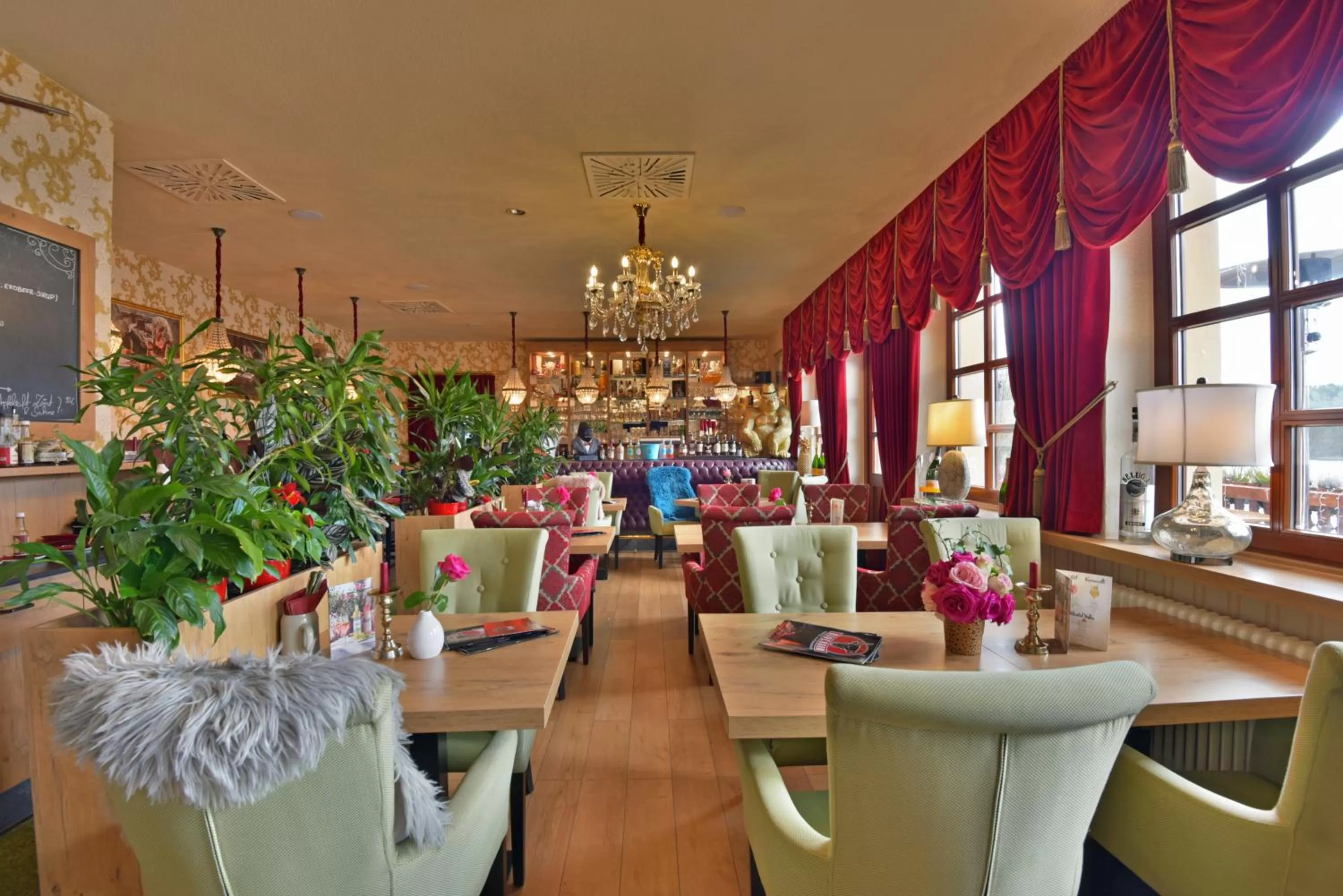 Restaurant/Places to Eat in Riverdam