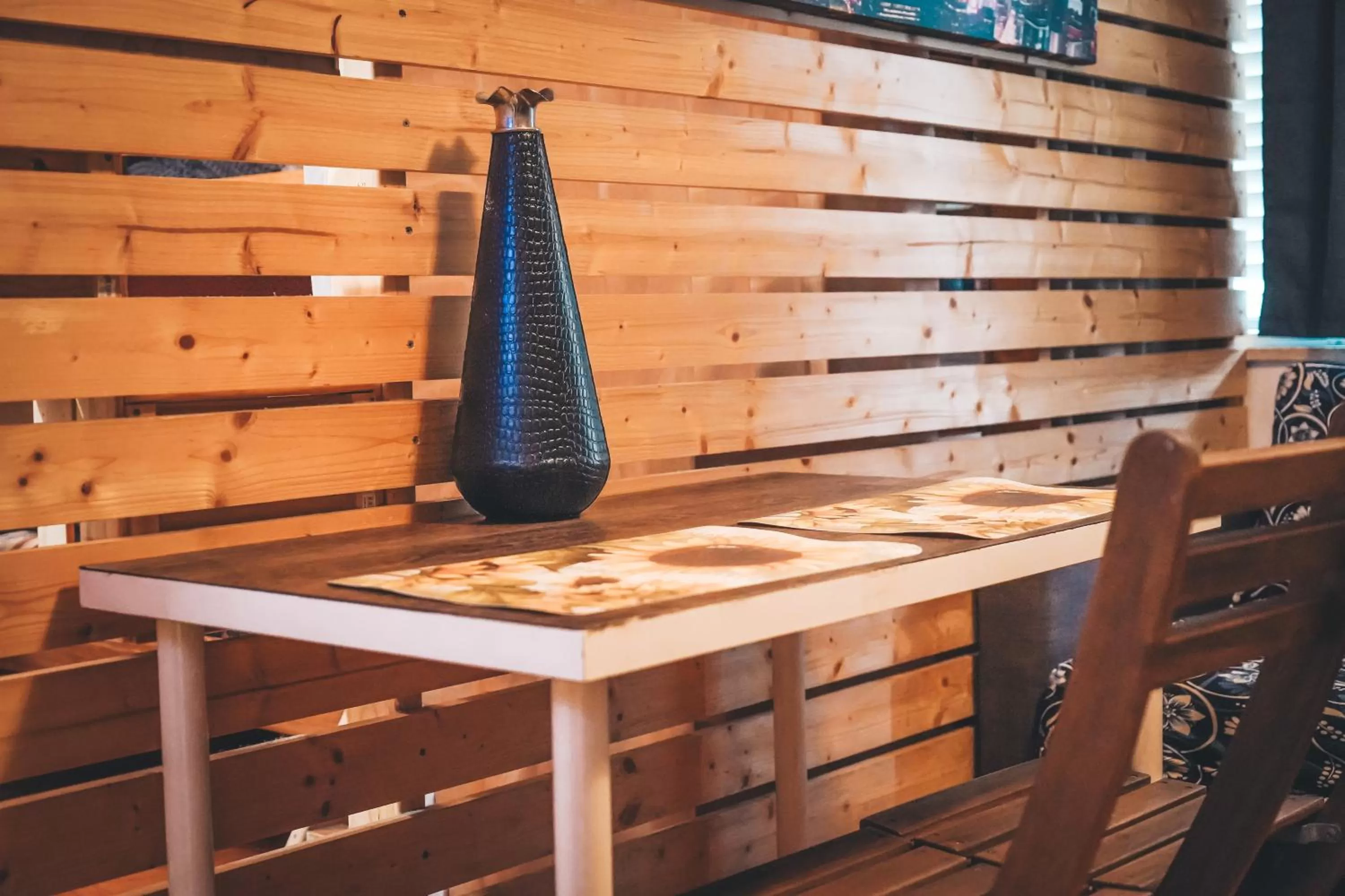 Living room in Hollywood Light Haven Lodge