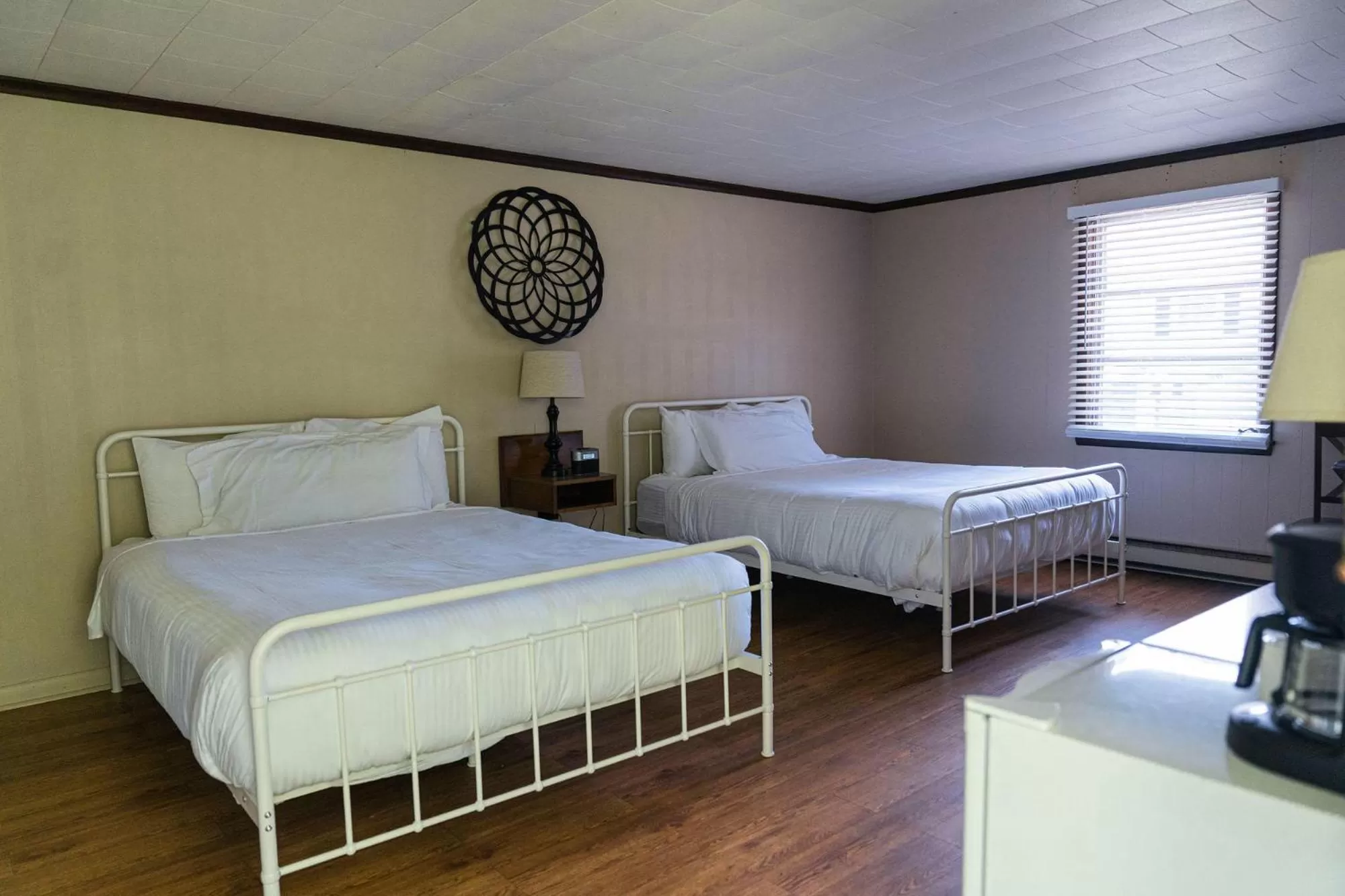 Bed in Whispering Winds Motel