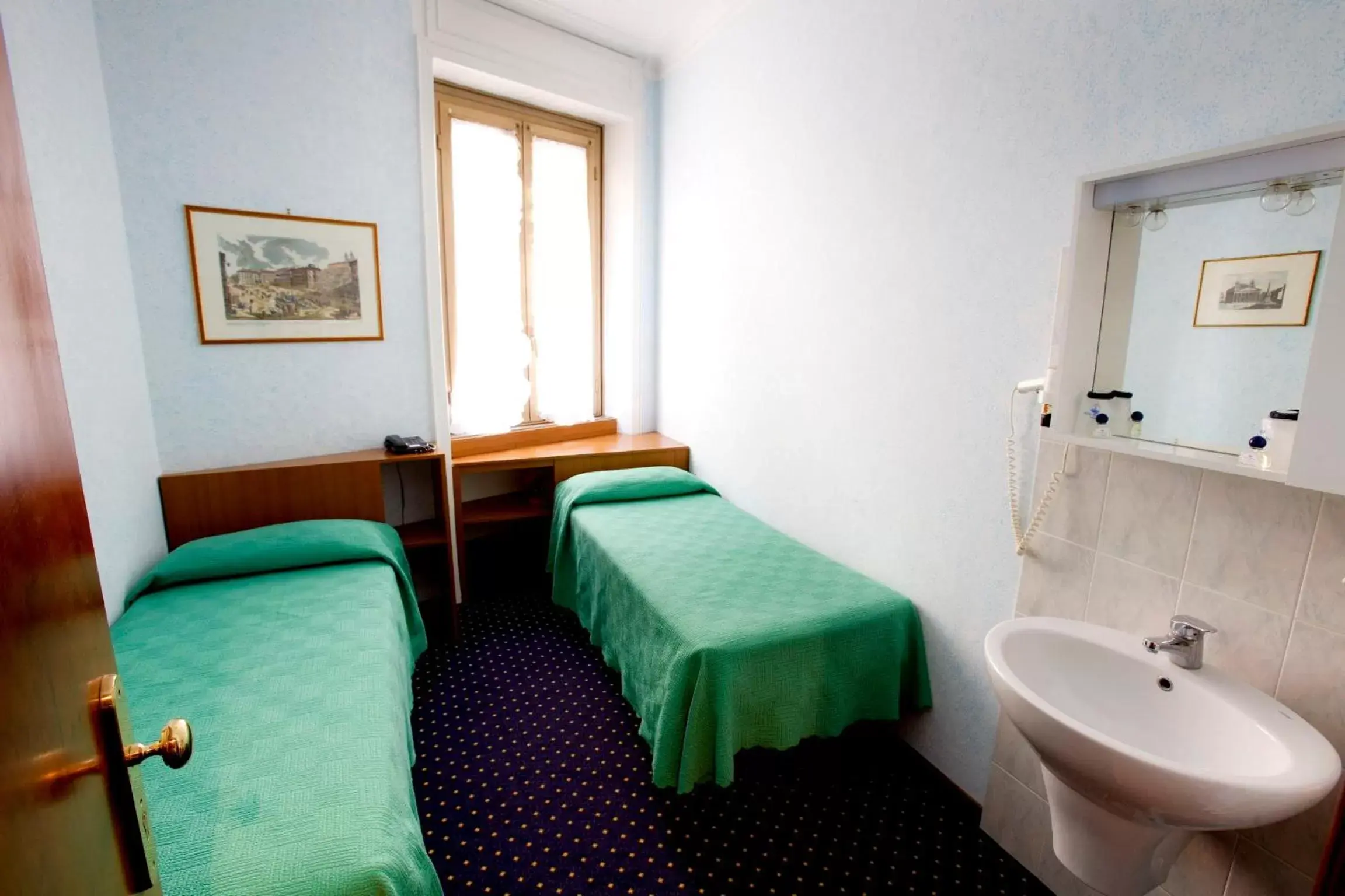 Twin Room with Private External Bathroom in Hotel Adriatic Twin Room with Private External Bathroom in Hotel Adriatic