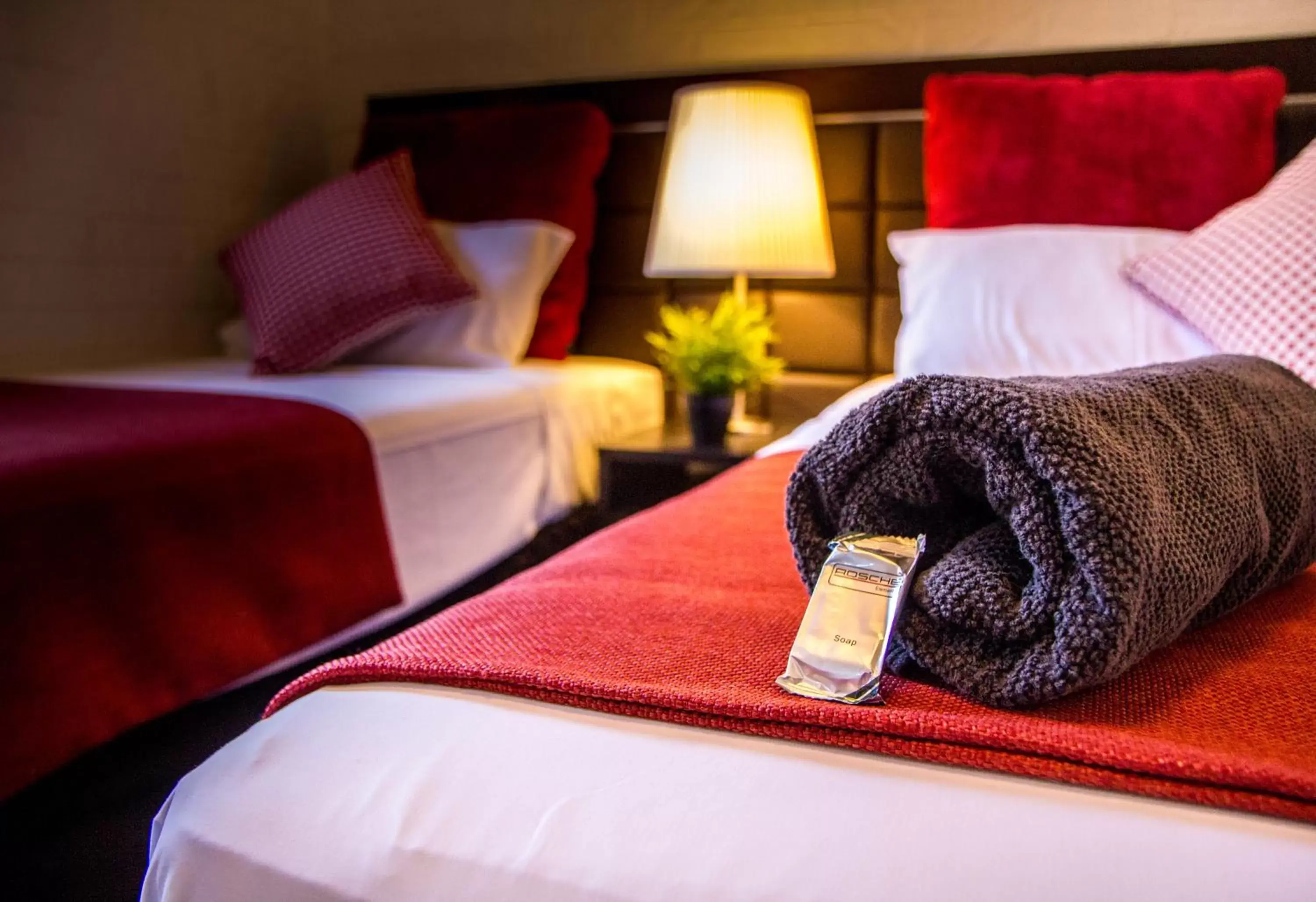 Budget Twin Room with Shared Bathroom in Ascot Budget Inn & Residences Budget Twin Room with Shared Bathroom in Ascot Budget Inn & Residences