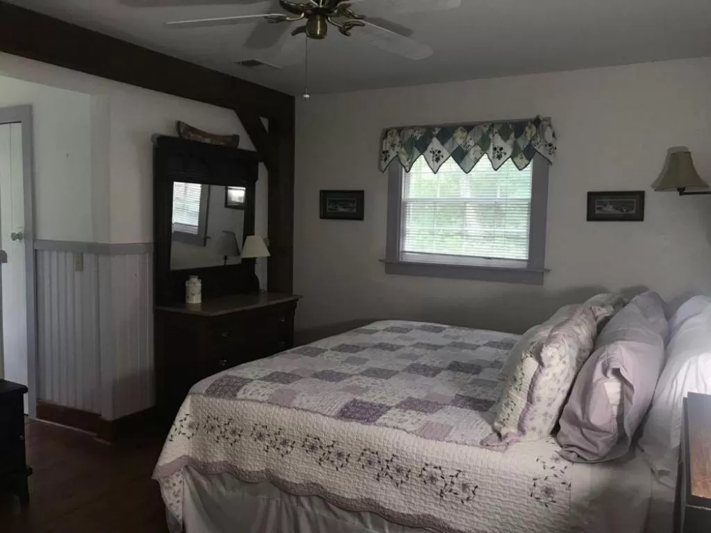 Standard King Room in Folkestone Inn