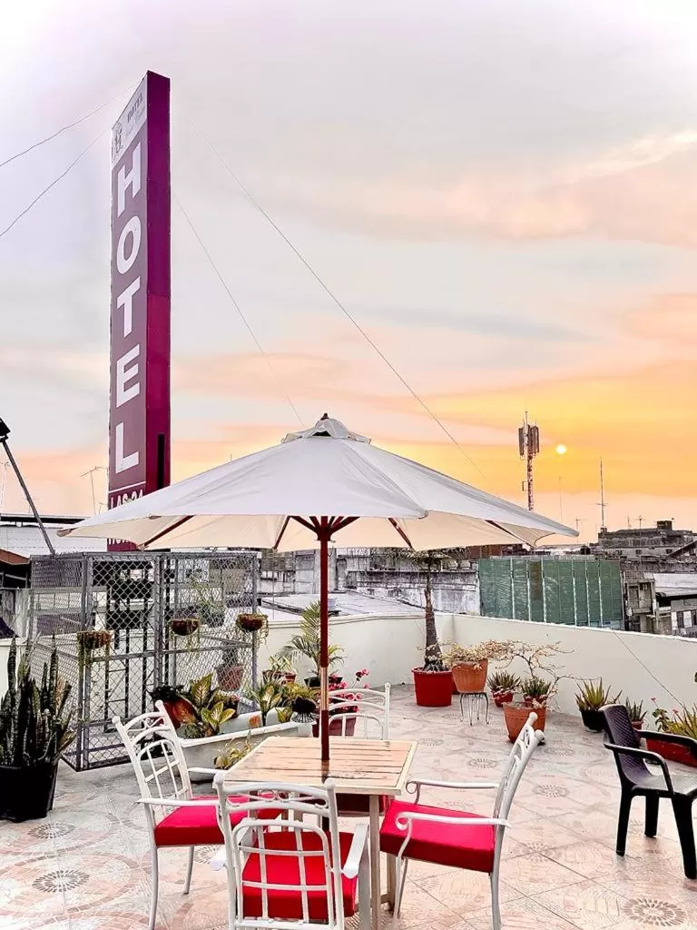 City view, Restaurant/Places to Eat in House Center