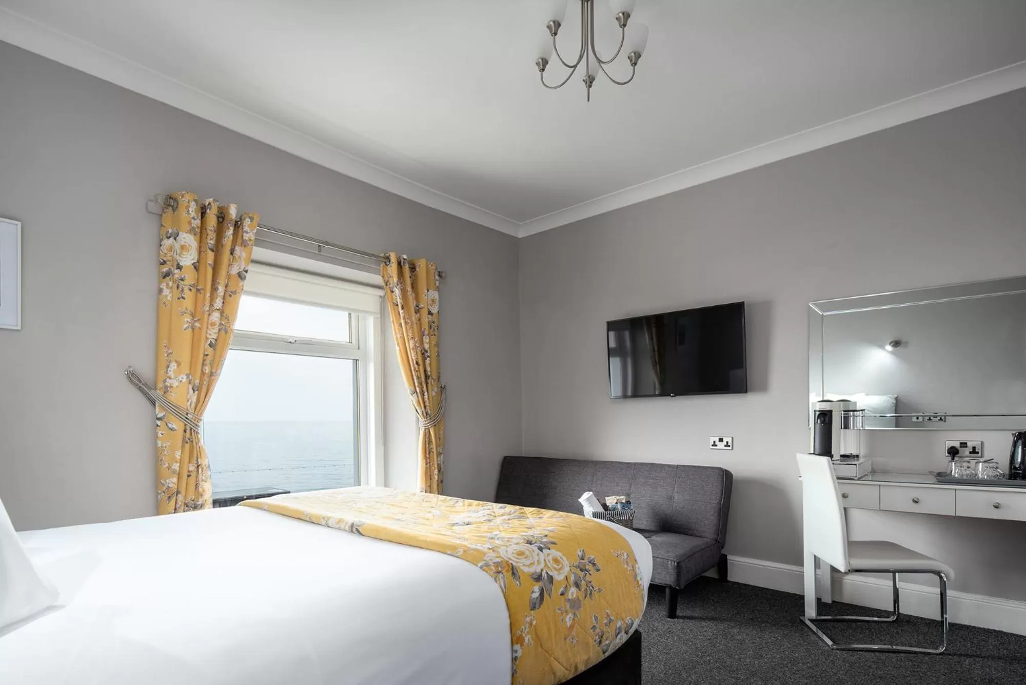 Bedroom, Bed in Pebble House