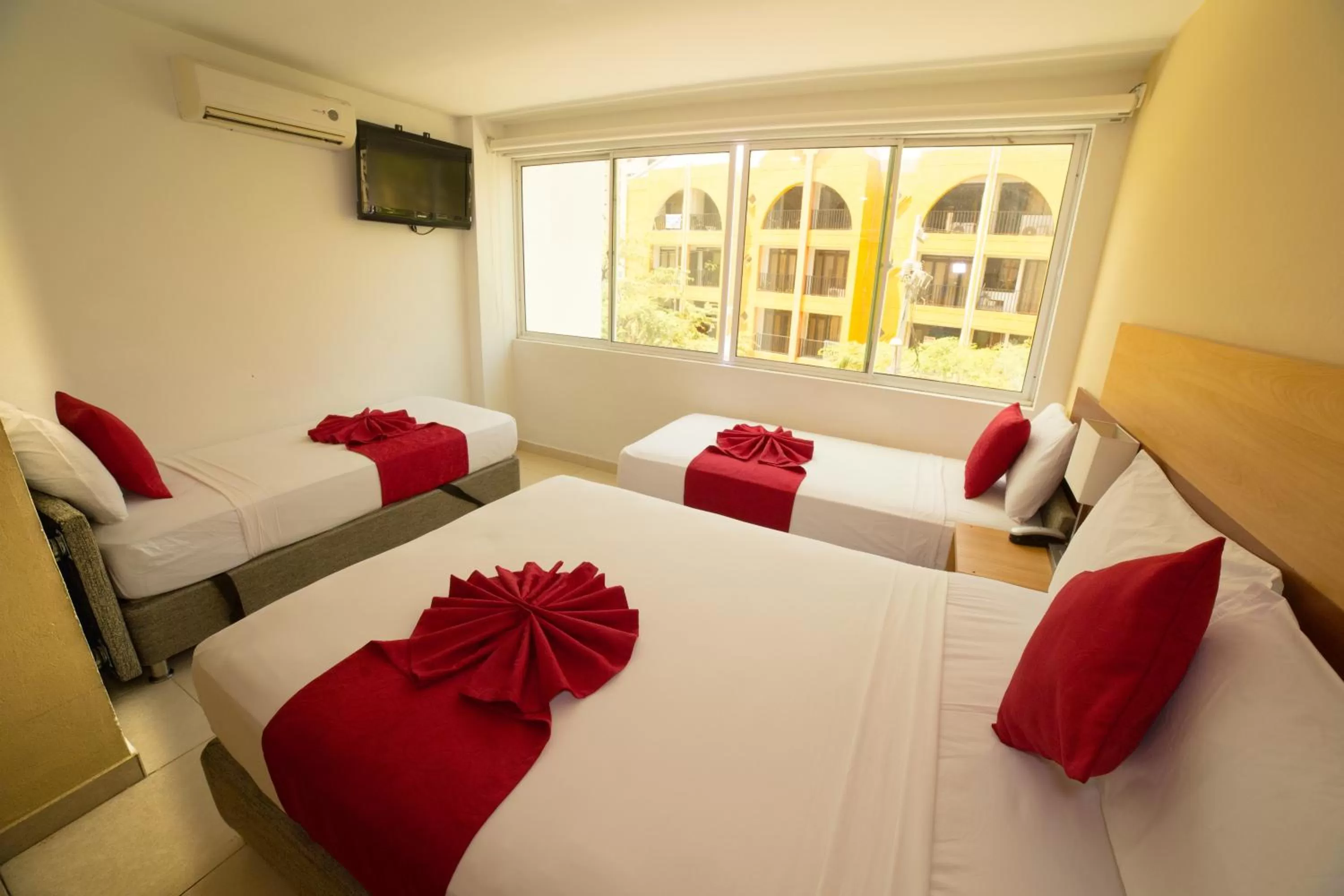 Bed in Hotel Portobahia Santa Marta Rodadero