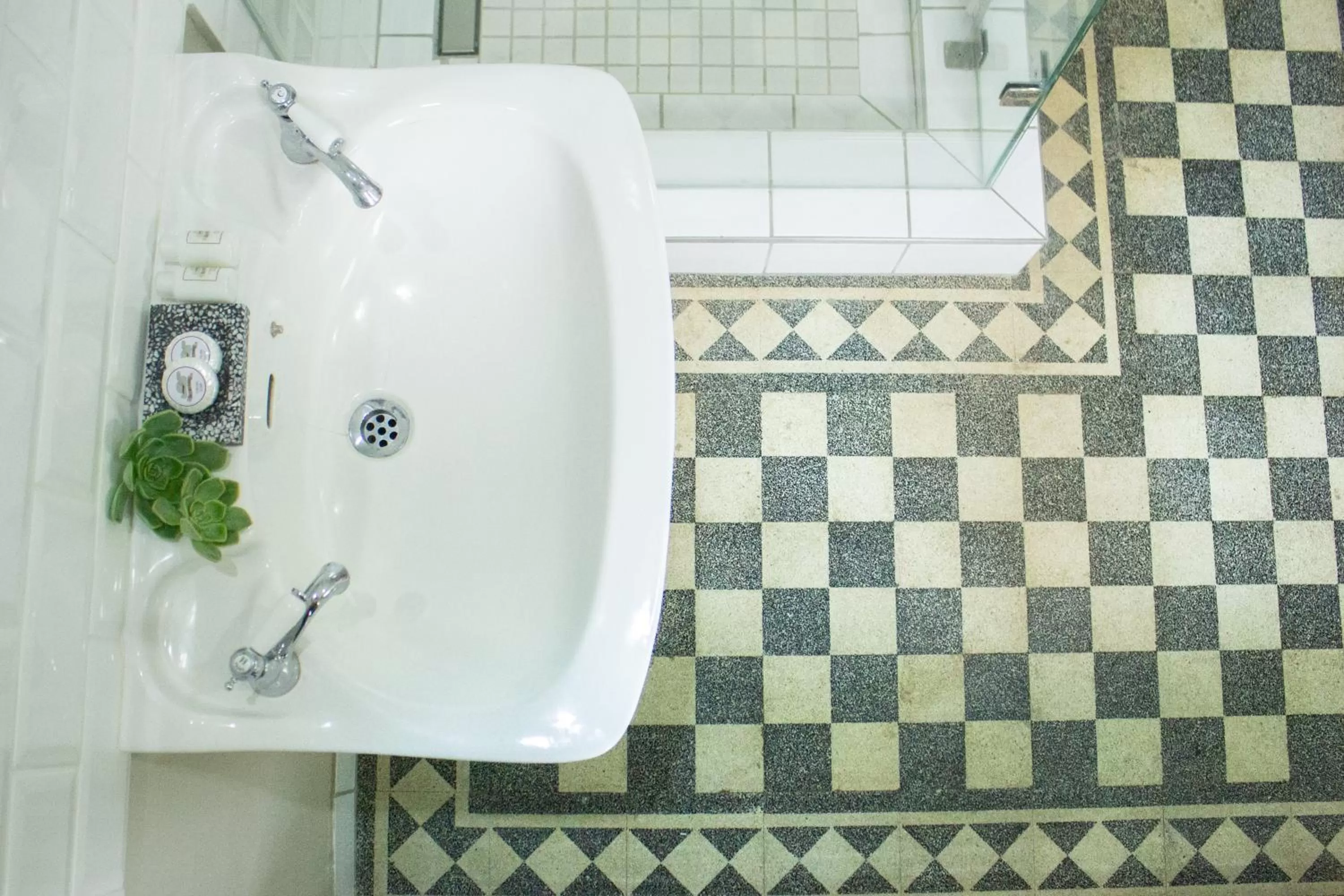 Bathroom in Ben's Bed and Breakfast