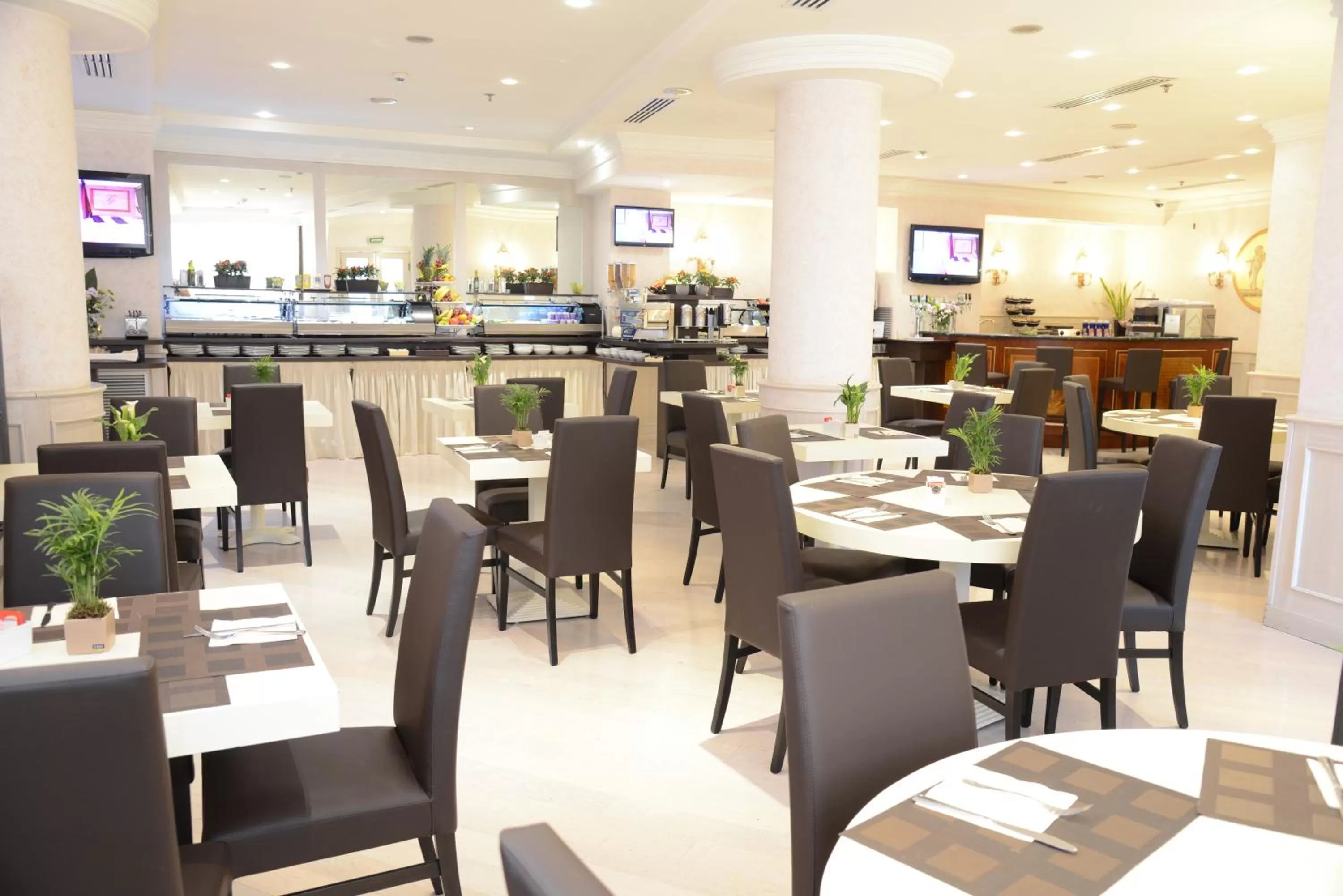 Buffet breakfast in Trilussa Palace Hotel Congress & Spa