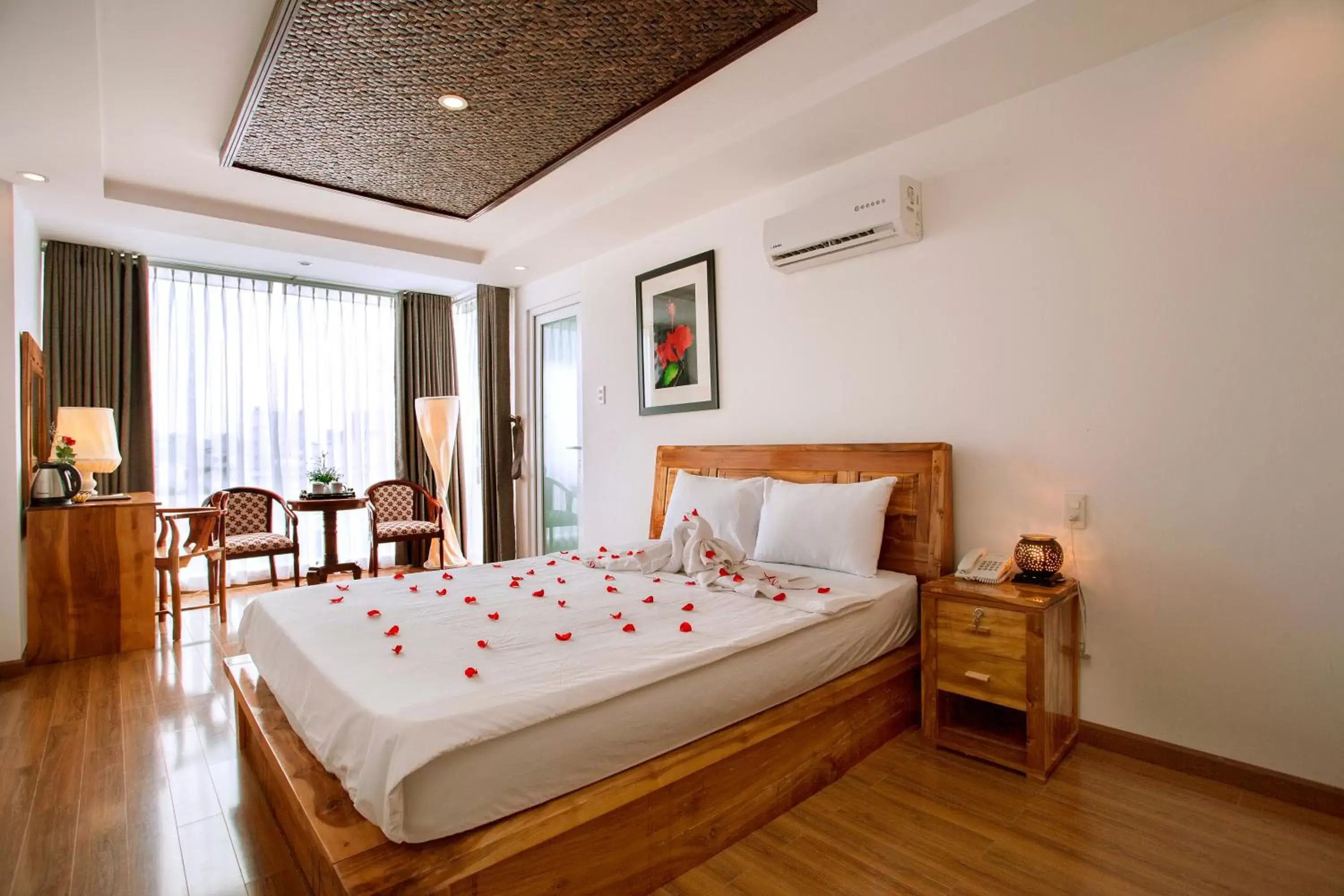 Senior Deluxe Double or Twin Room with Balcony in Rex Hotel & Apartment Senior Deluxe Double or Twin Room with Balcony in Rex Hotel & Apartment