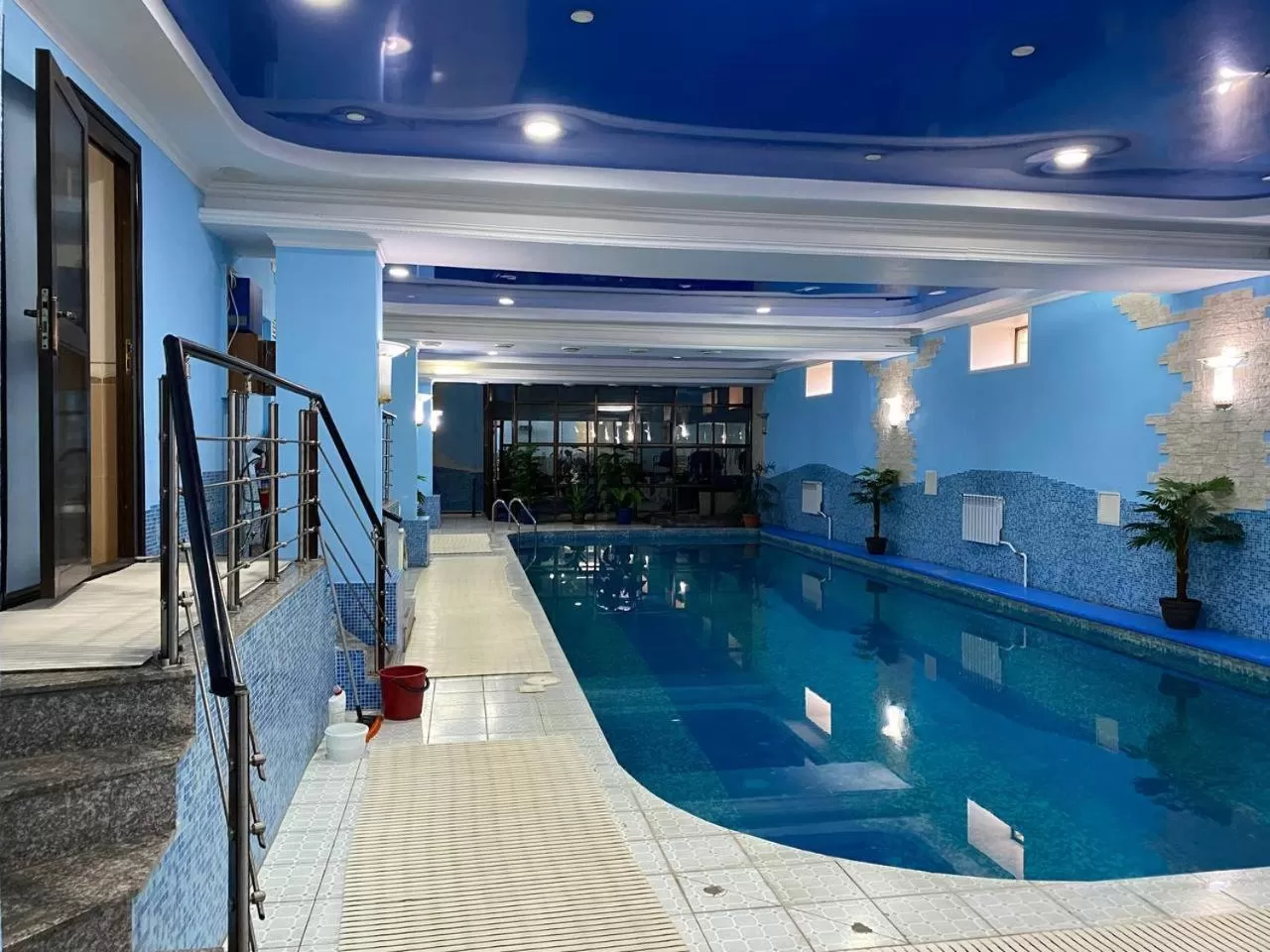 Swimming Pool in Deluxe SPA-Hotel
