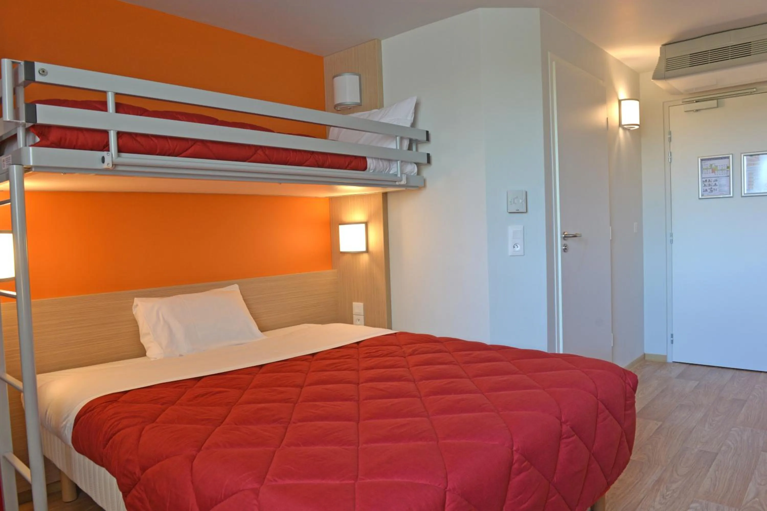 Bed in Premiere Classe Reims Nord - Bétheny