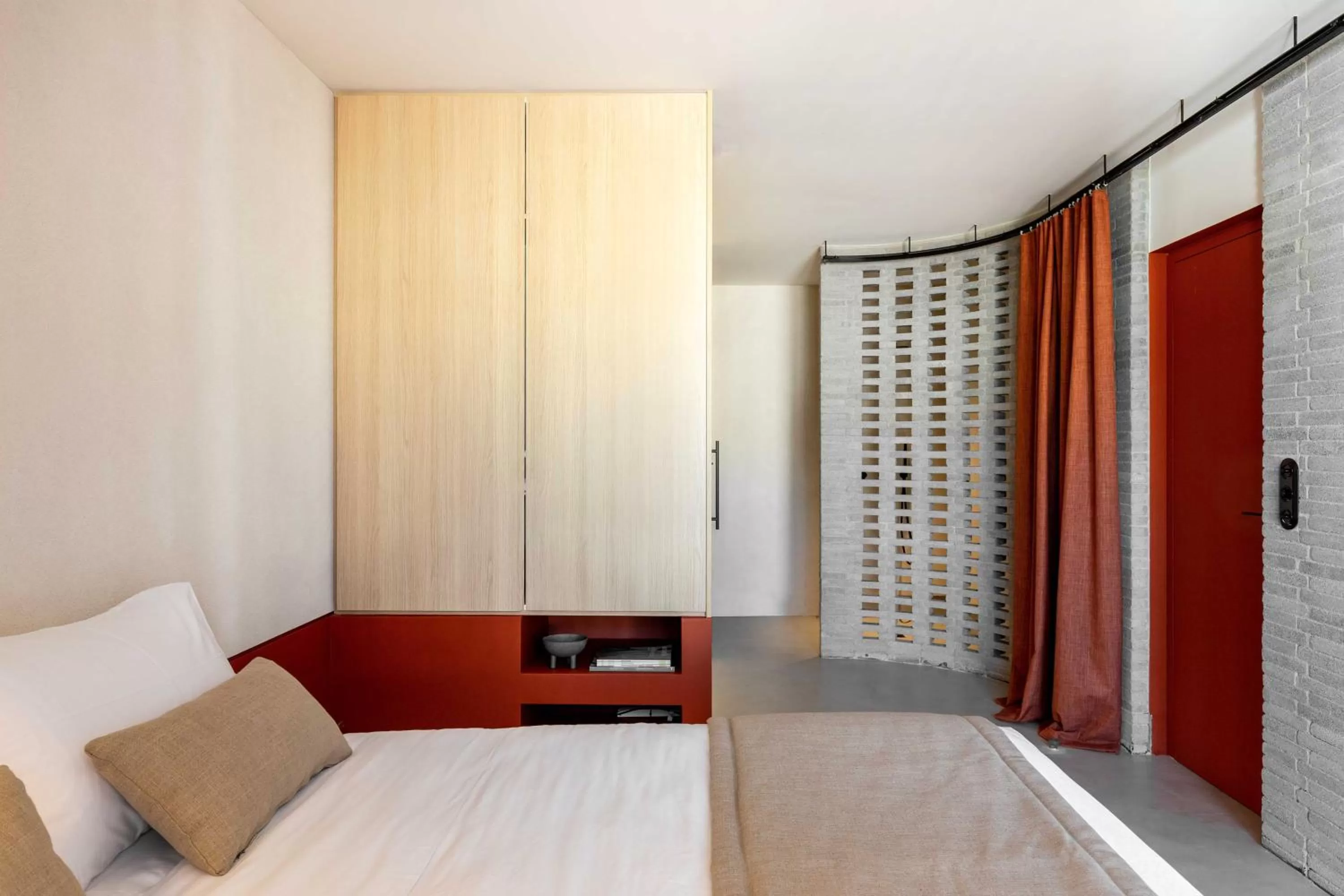 Shower, Bed in The Newel Psychiko