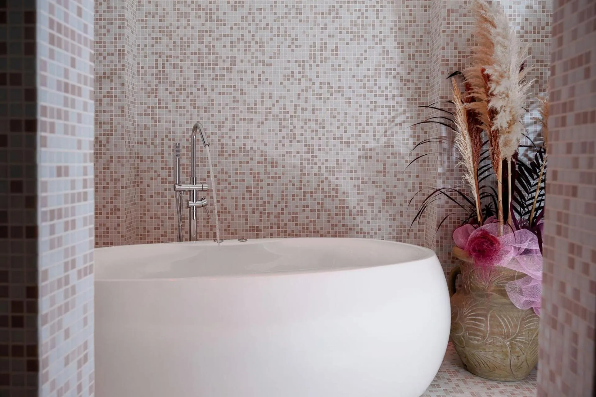 Bath in Albergo Rossini 1936 Small & Charming