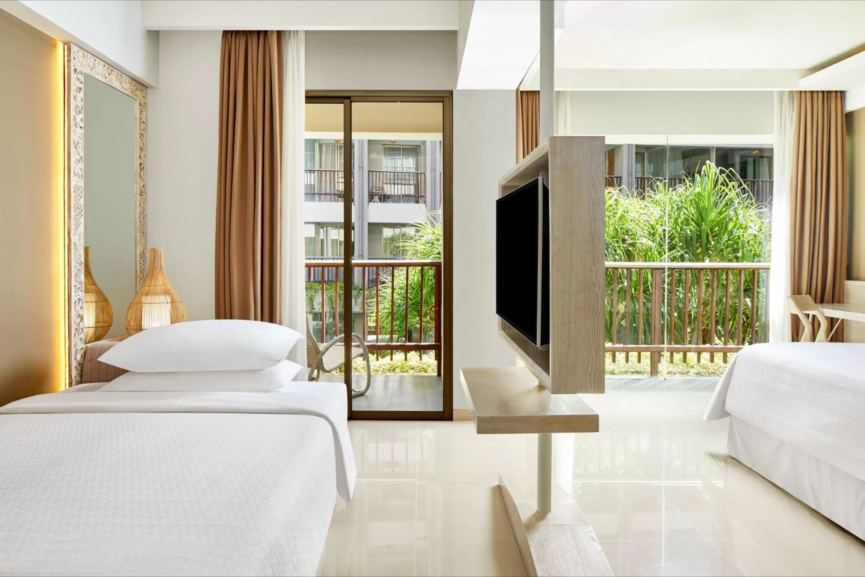 Photo of the whole room, Bed in Four Points by Sheraton Bali, Kuta