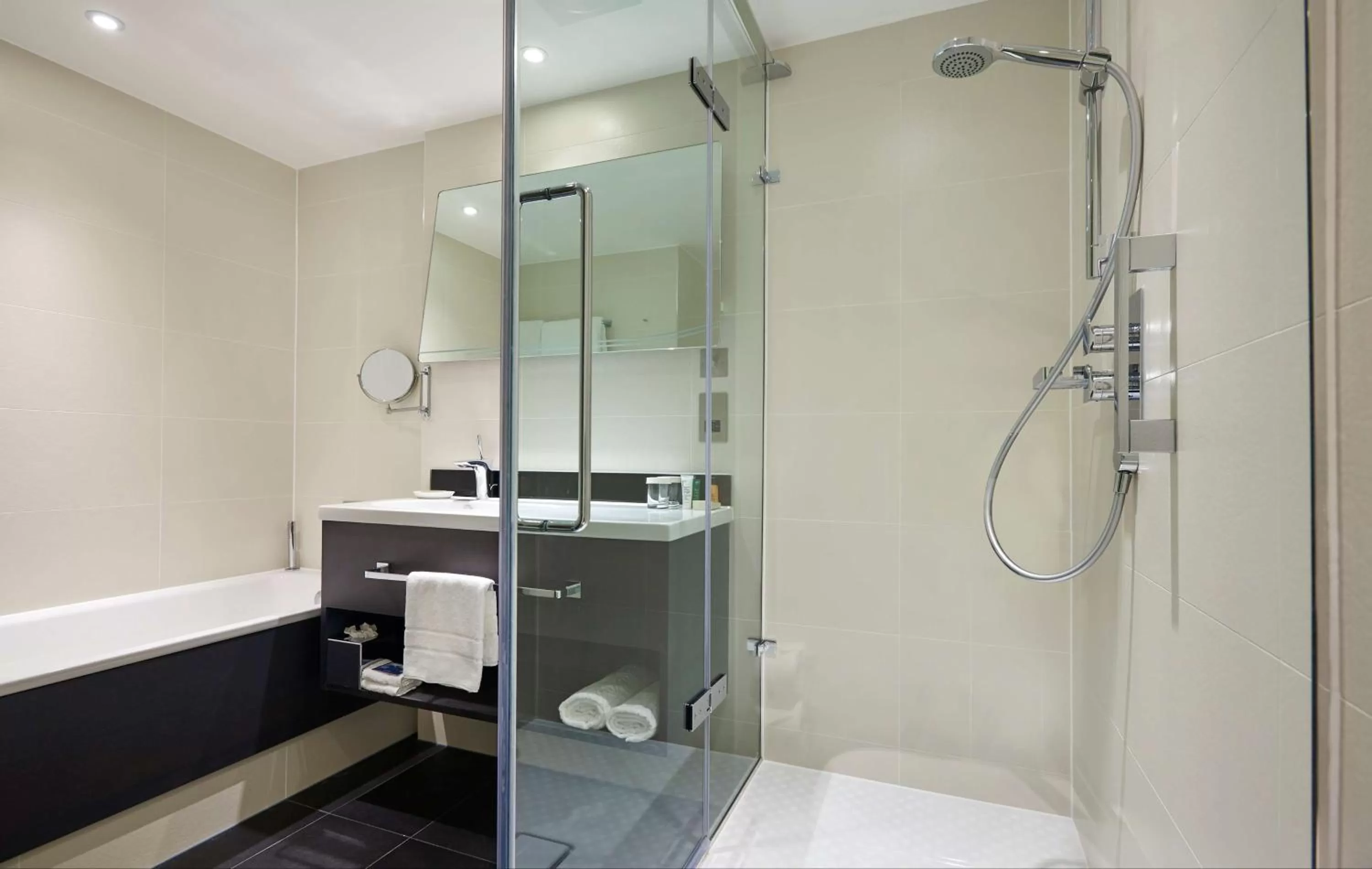 Bathroom in Hilton London Heathrow Airport