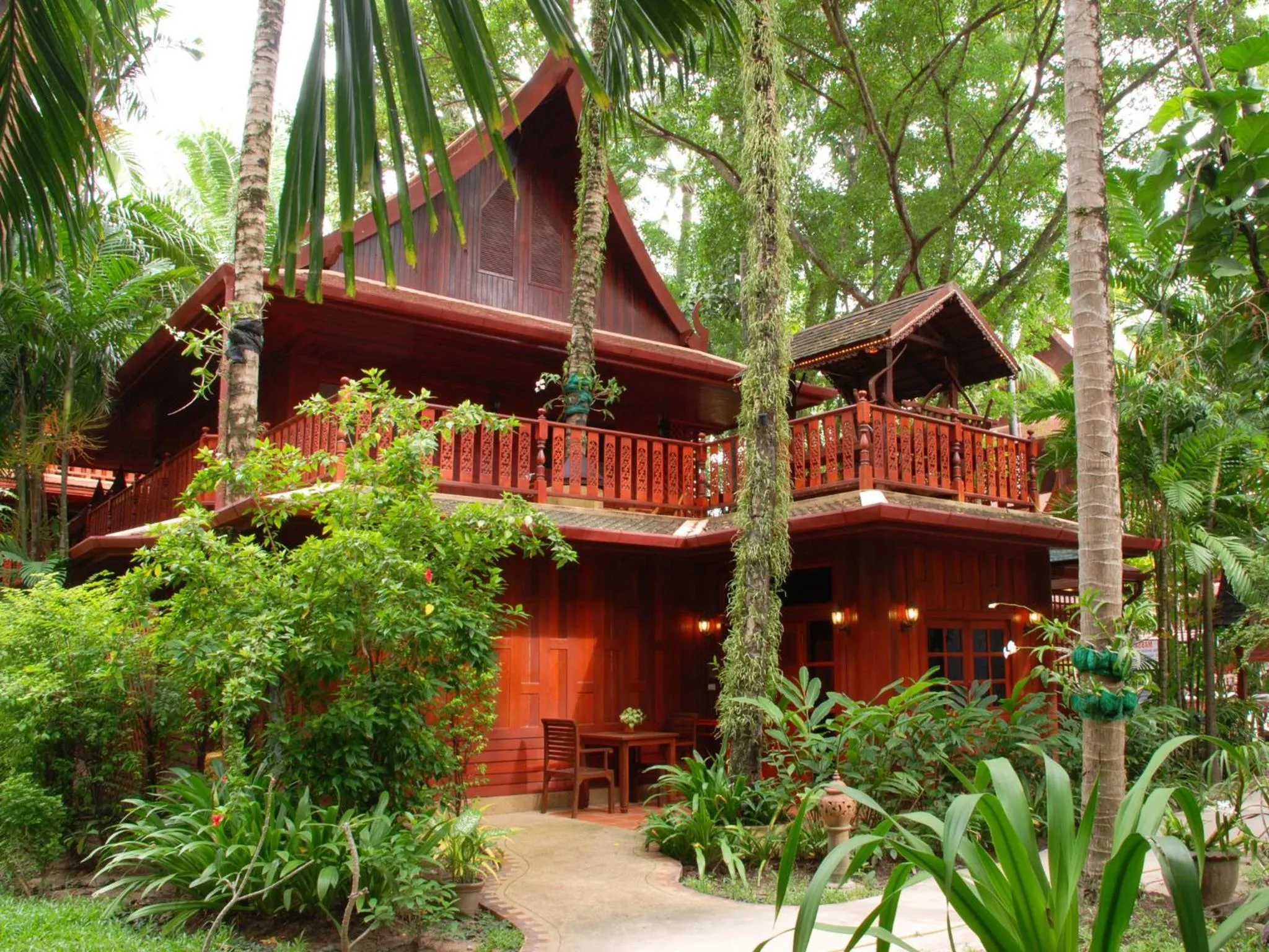 Facade/entrance in Royal Phawadee Village Patong - 2 Minutes walk to the beach