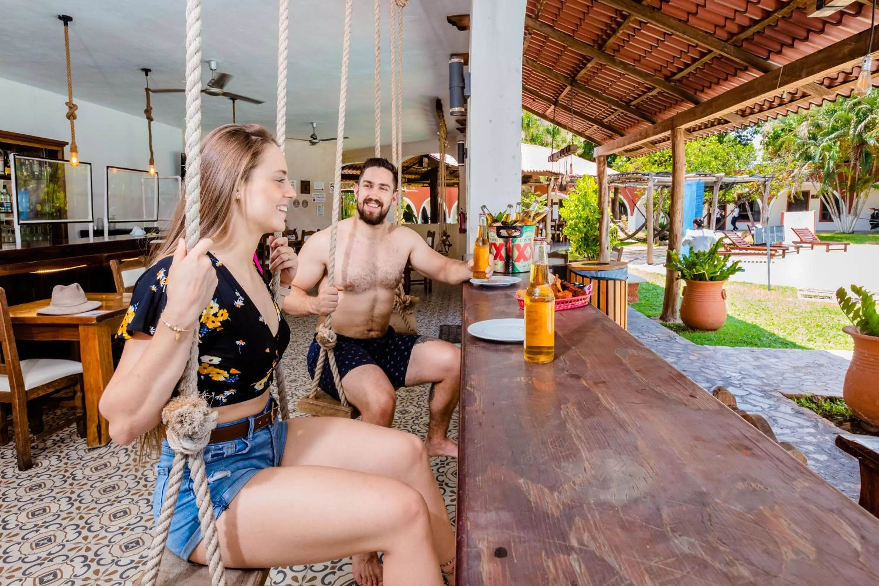 Restaurant/places to eat in Hacienda Inn Aeropuerto