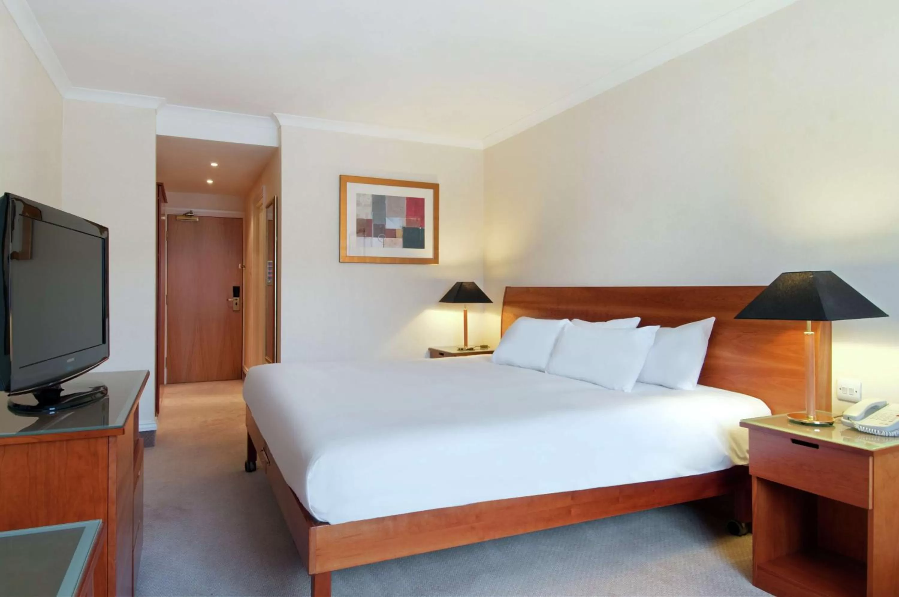 Bed in DoubleTree by Hilton Bristol North