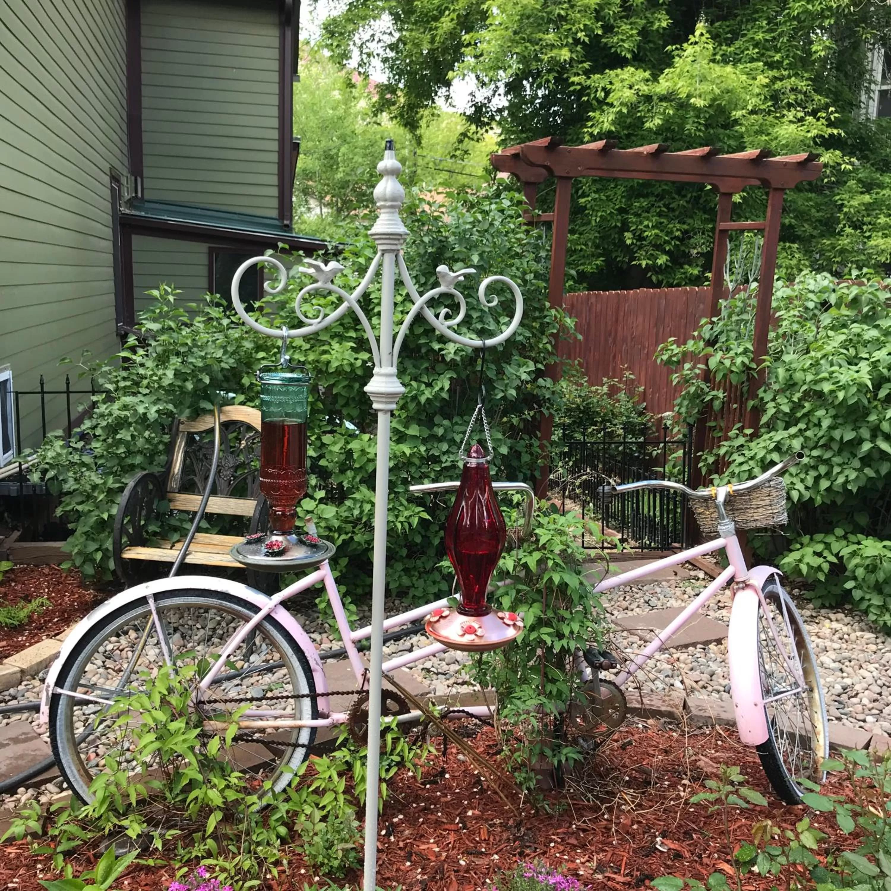 Garden view in Downtown B&B with Jacuzzi