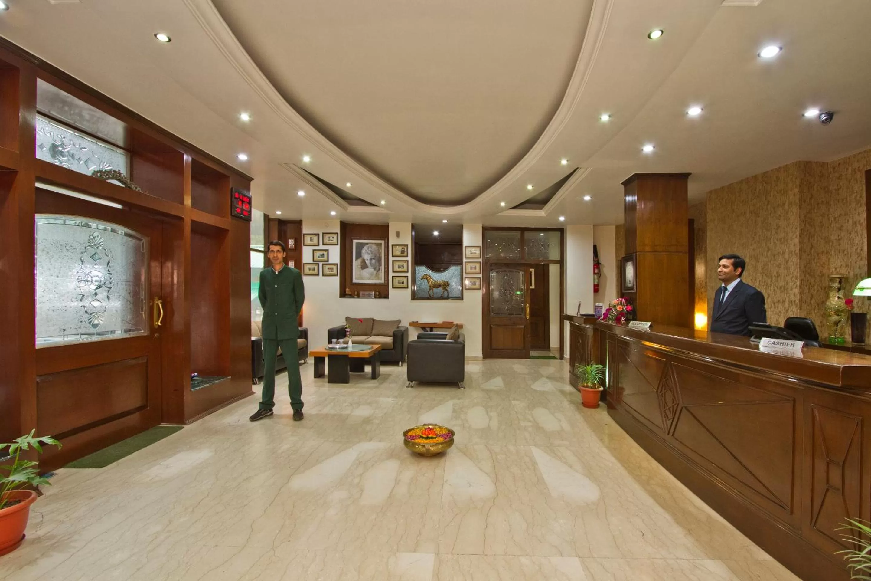 Lobby or reception in Hotel Broadways Inn