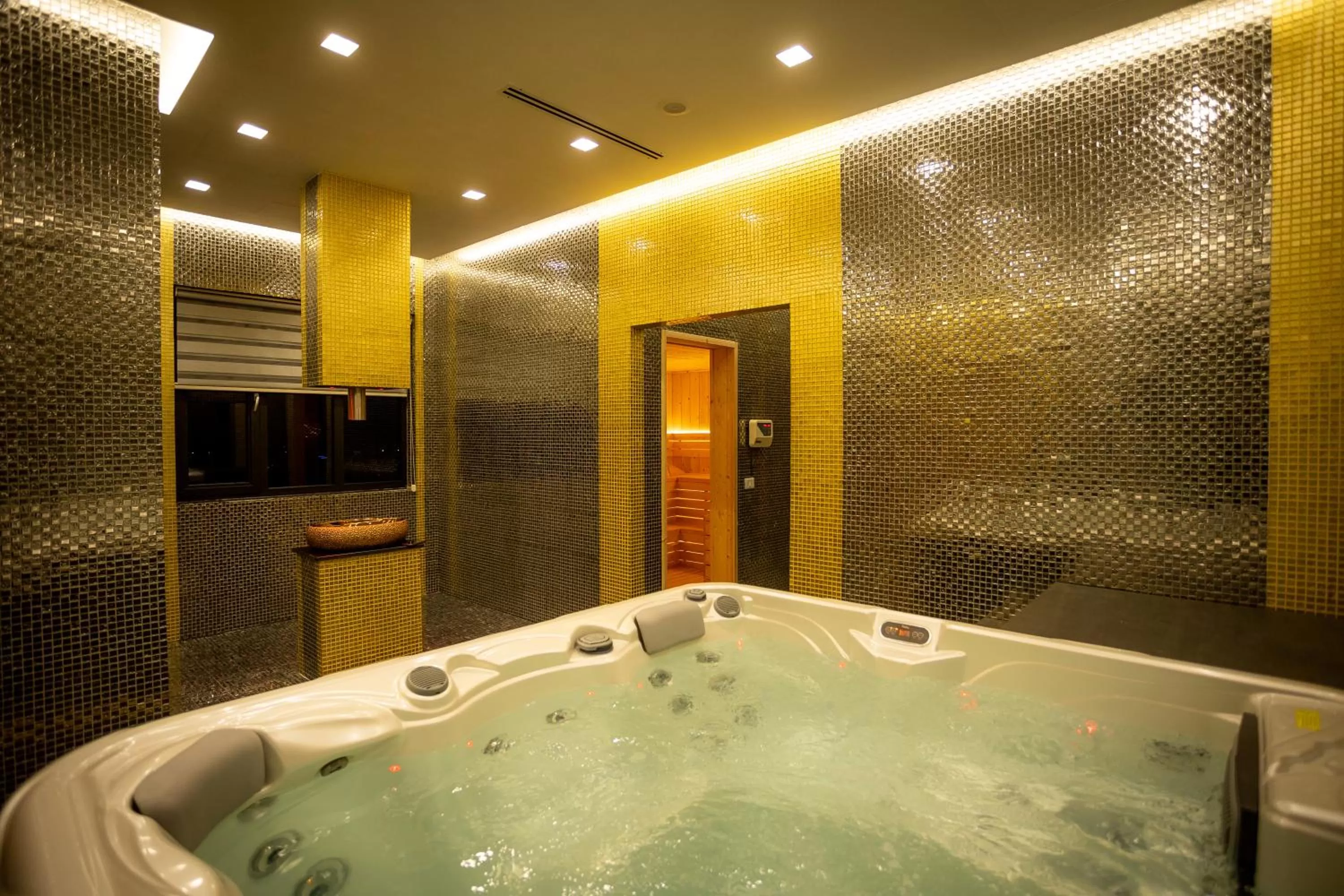 Spa and wellness centre/facilities, Bathroom in Deluxe Resort and SPA