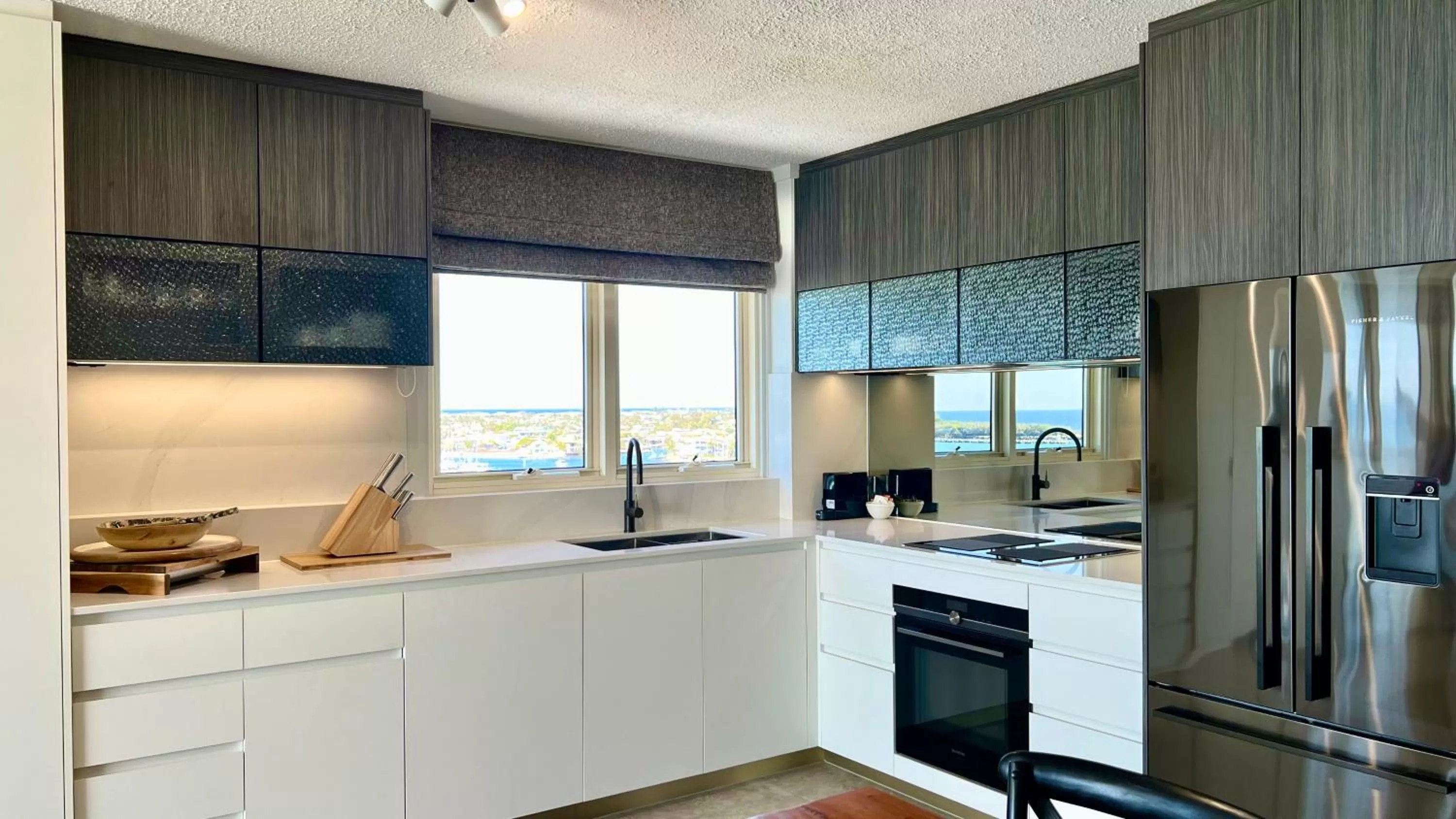 Kitchen or kitchenette in 84 The Spit Holiday Apartments