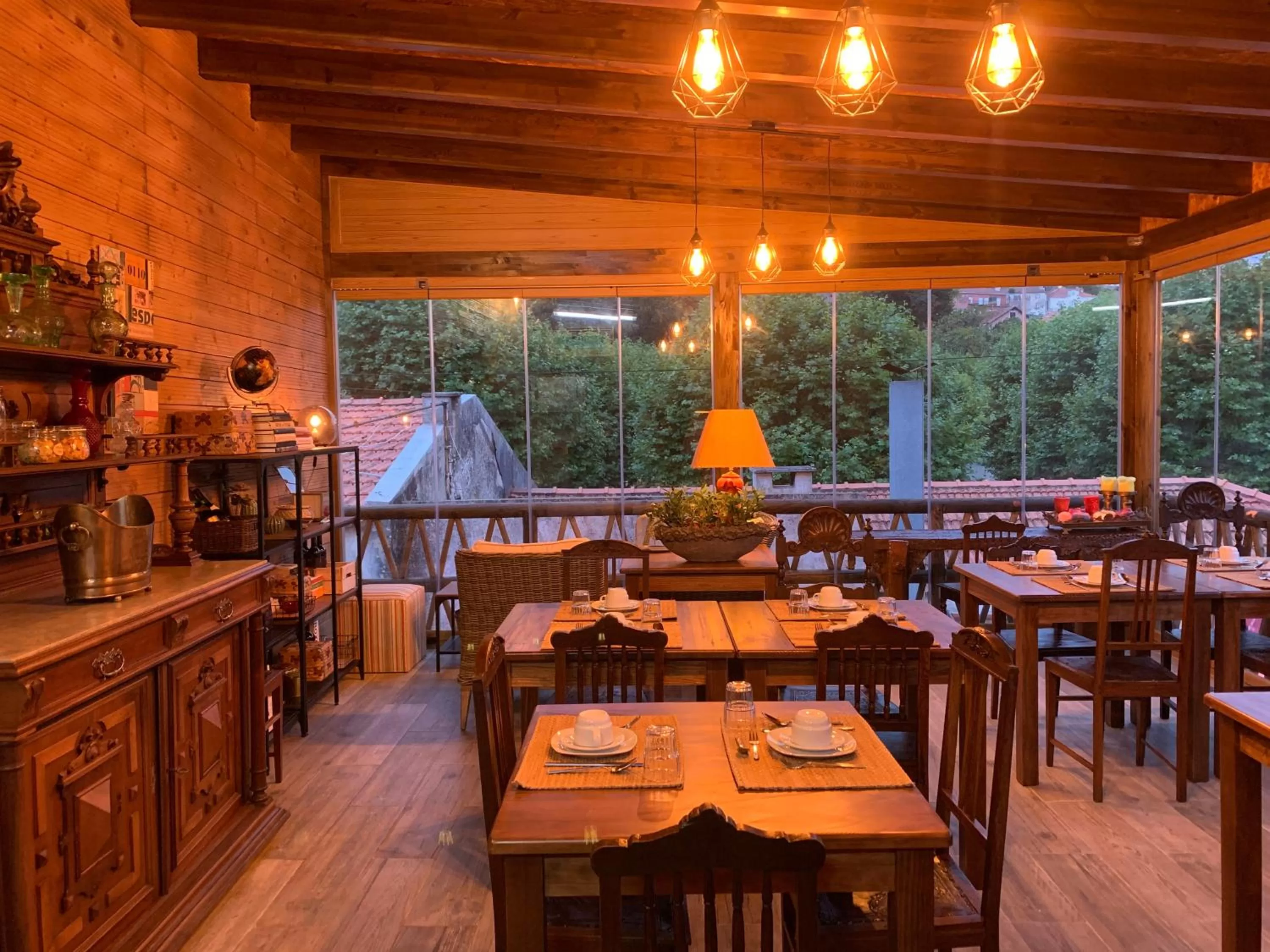 Restaurant/places to eat in Storytellers Villas