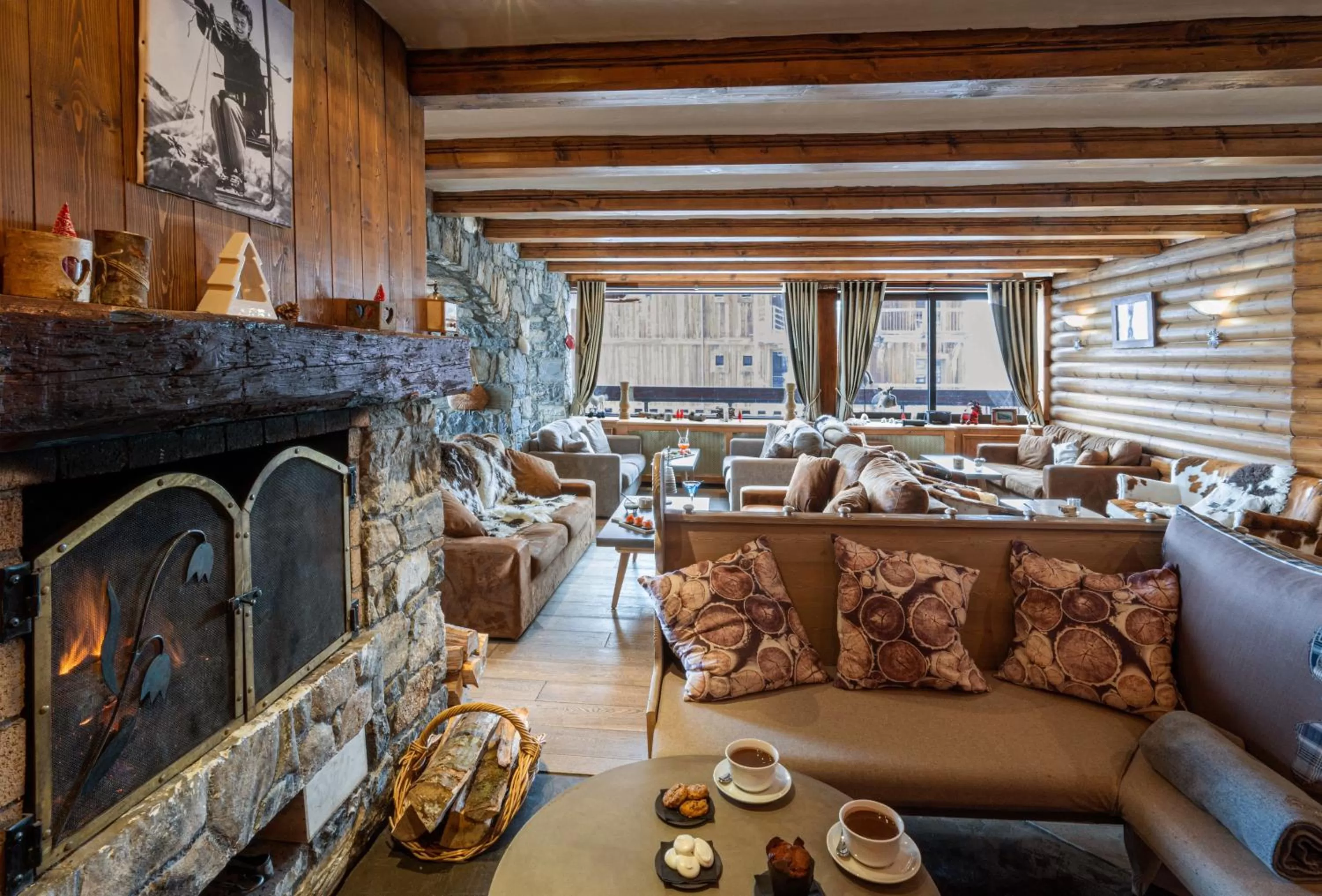 Lounge or bar in Hôtel les Campanules by Les Etincelles