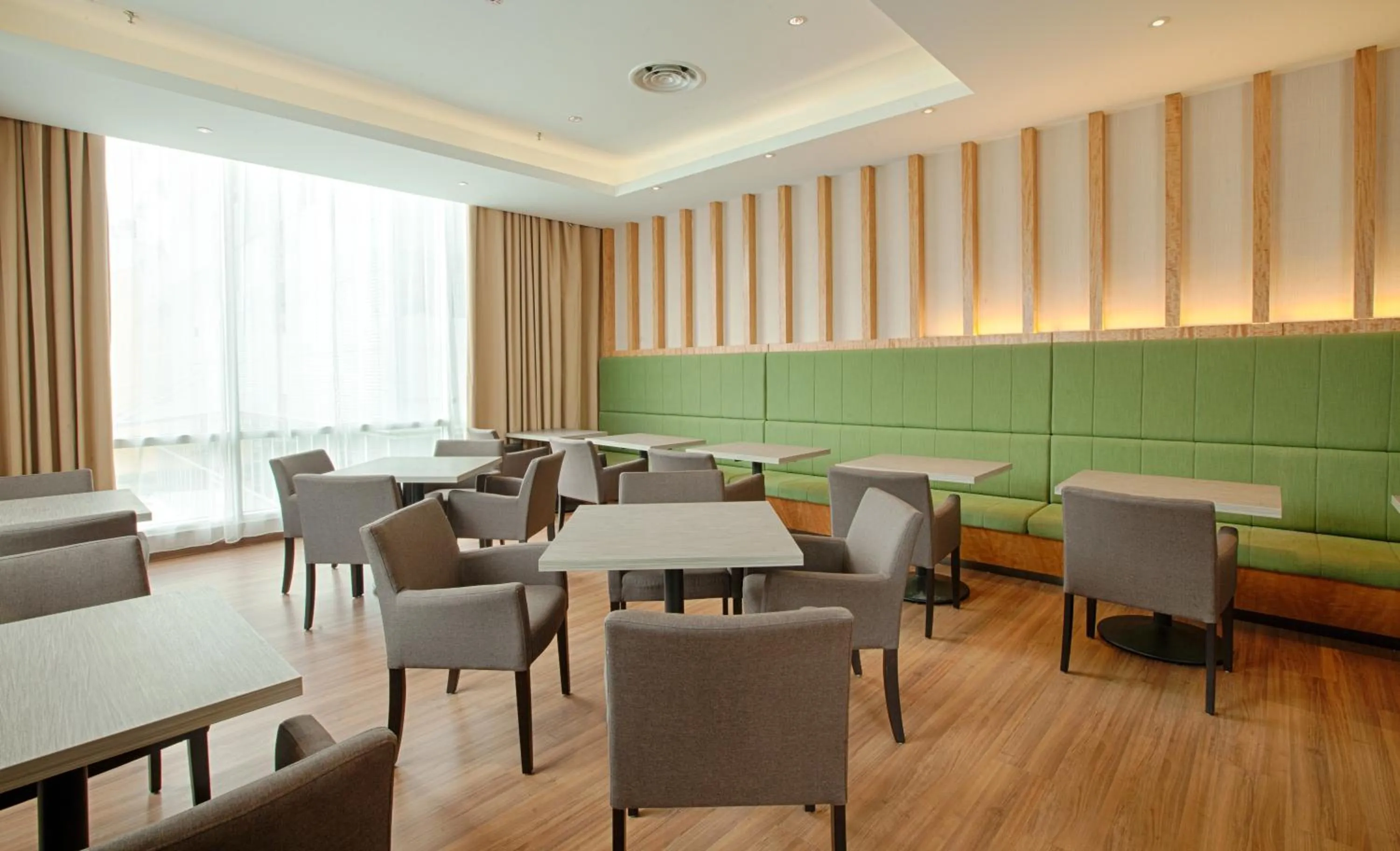 Restaurant/places to eat in WP Hotel