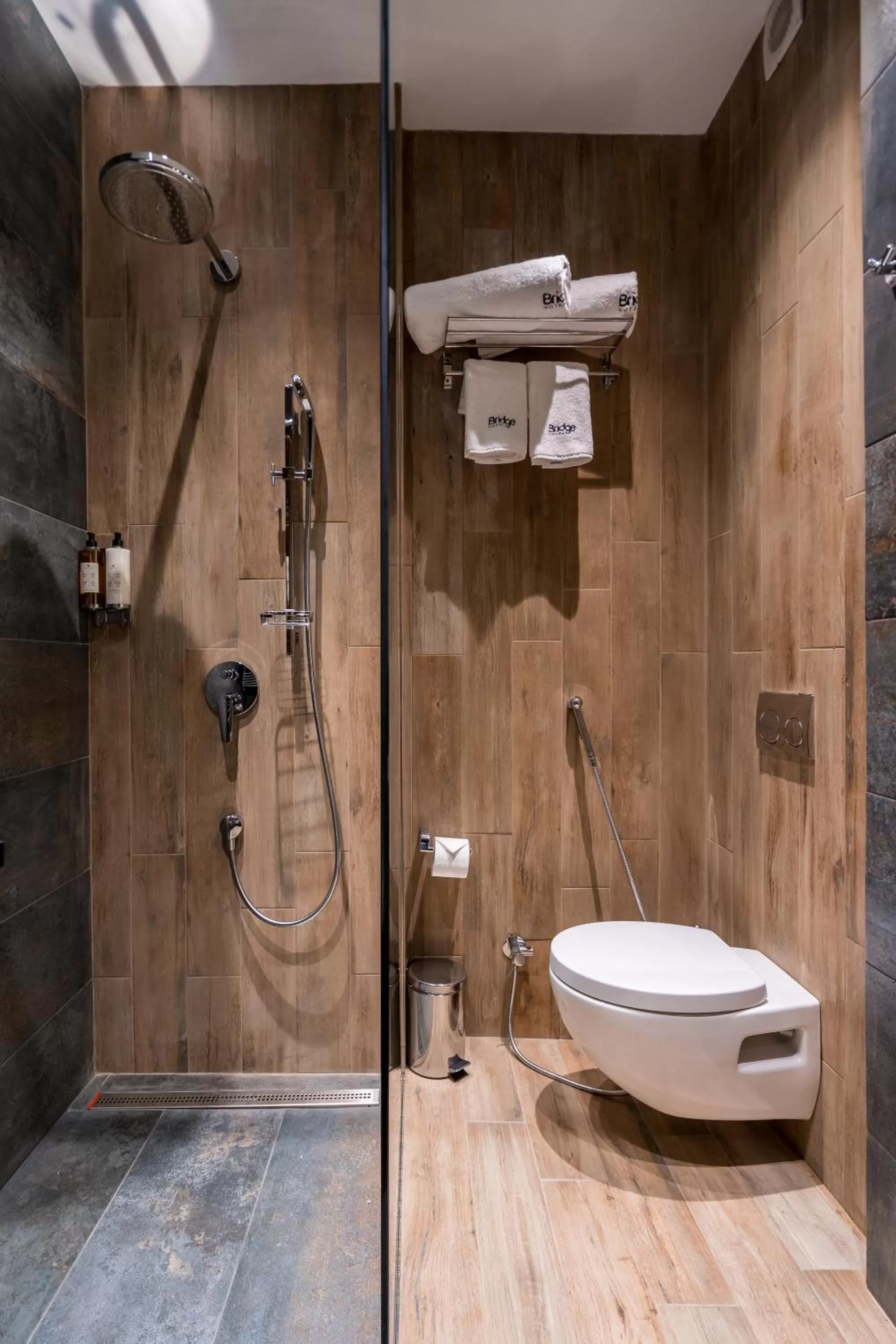 Shower in Bridge Hotel