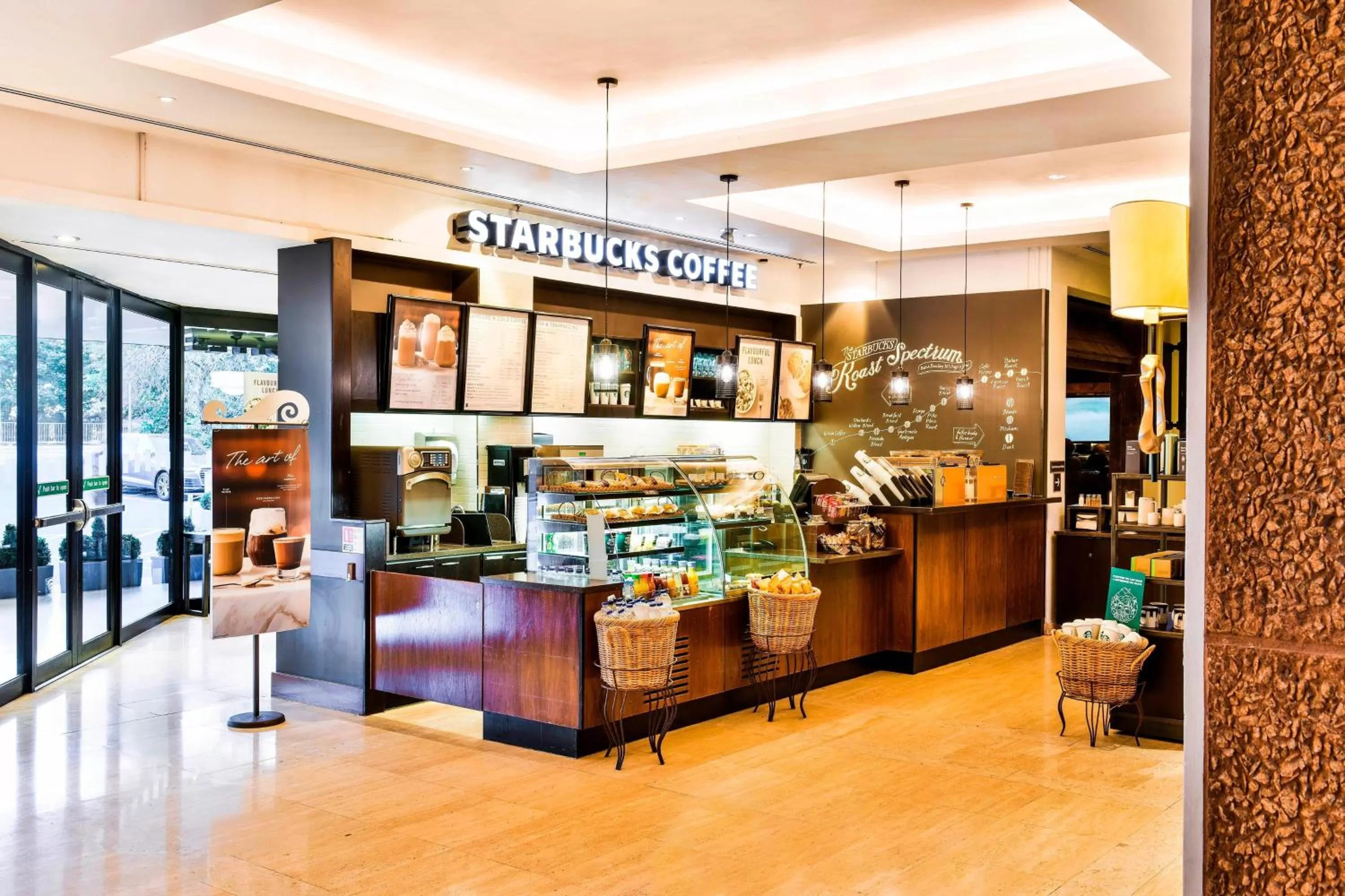 Restaurant/places to eat in Sheraton Skyline Hotel London Heathrow