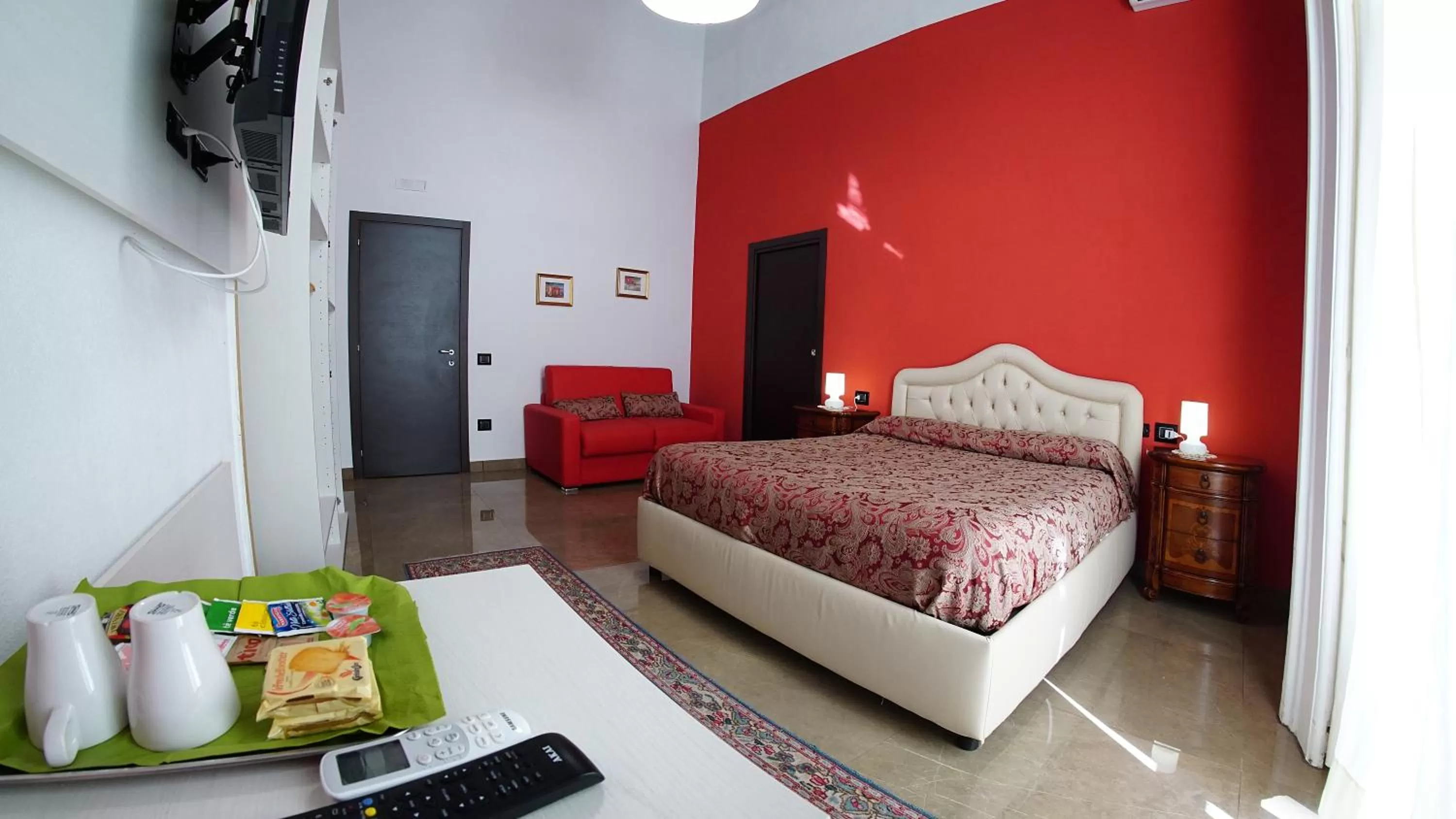 Coffee/tea facilities, Bed in Beverello Suite