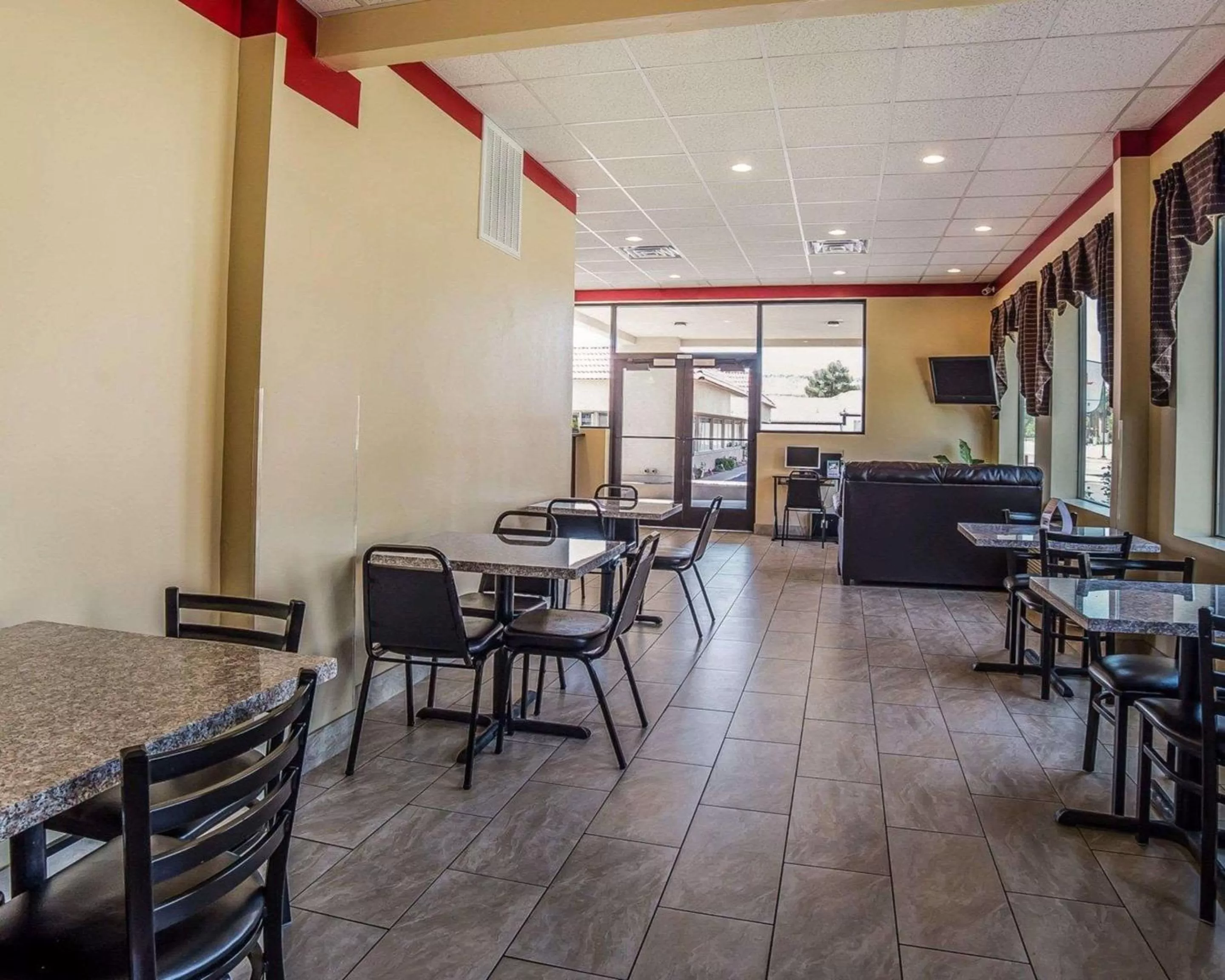 Restaurant/places to eat in Econo Lodge St George North - Near Pioneer Park