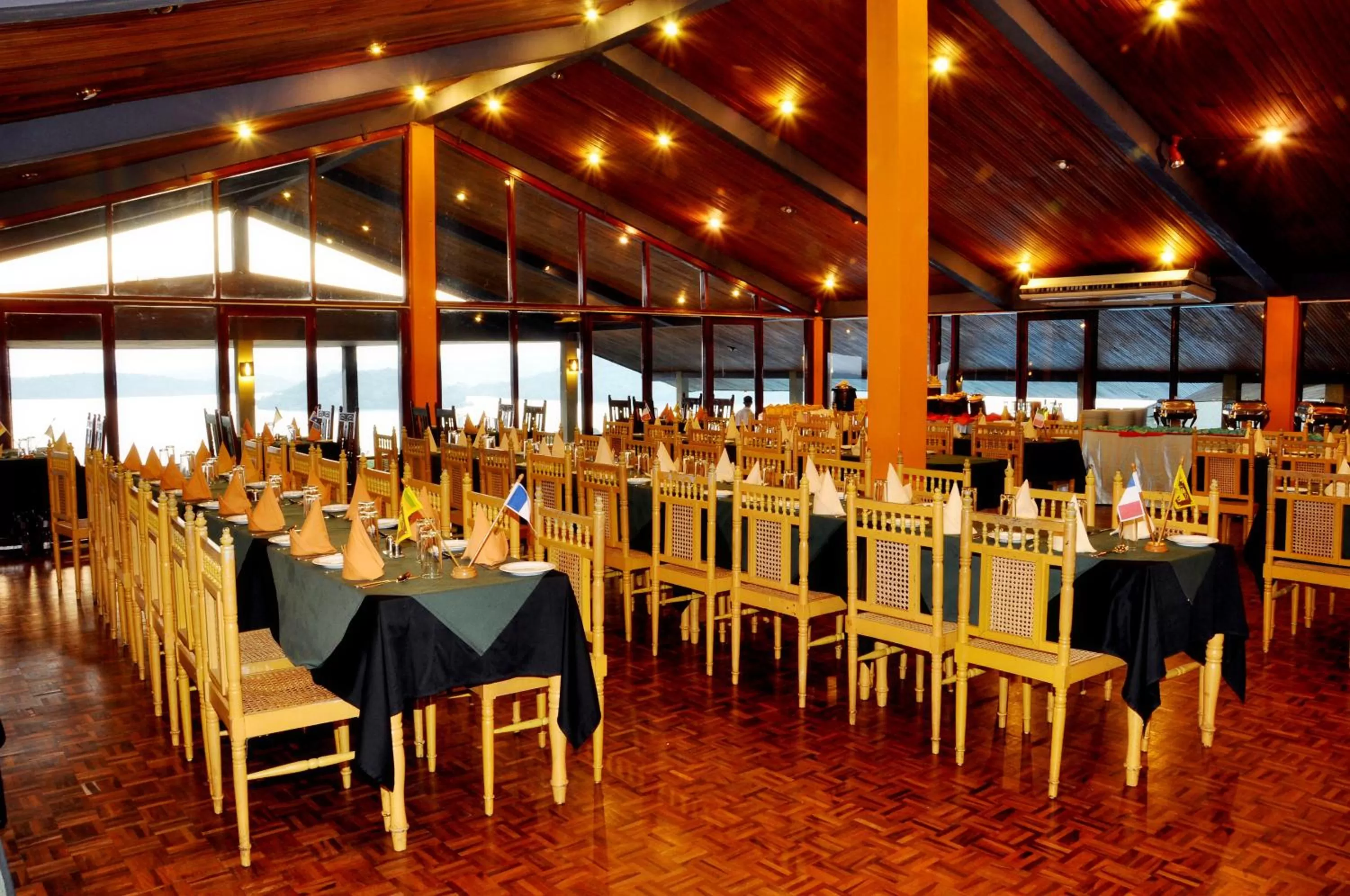 Restaurant/places to eat in Lavendish Lake Giritale - Former Giritale Hotel