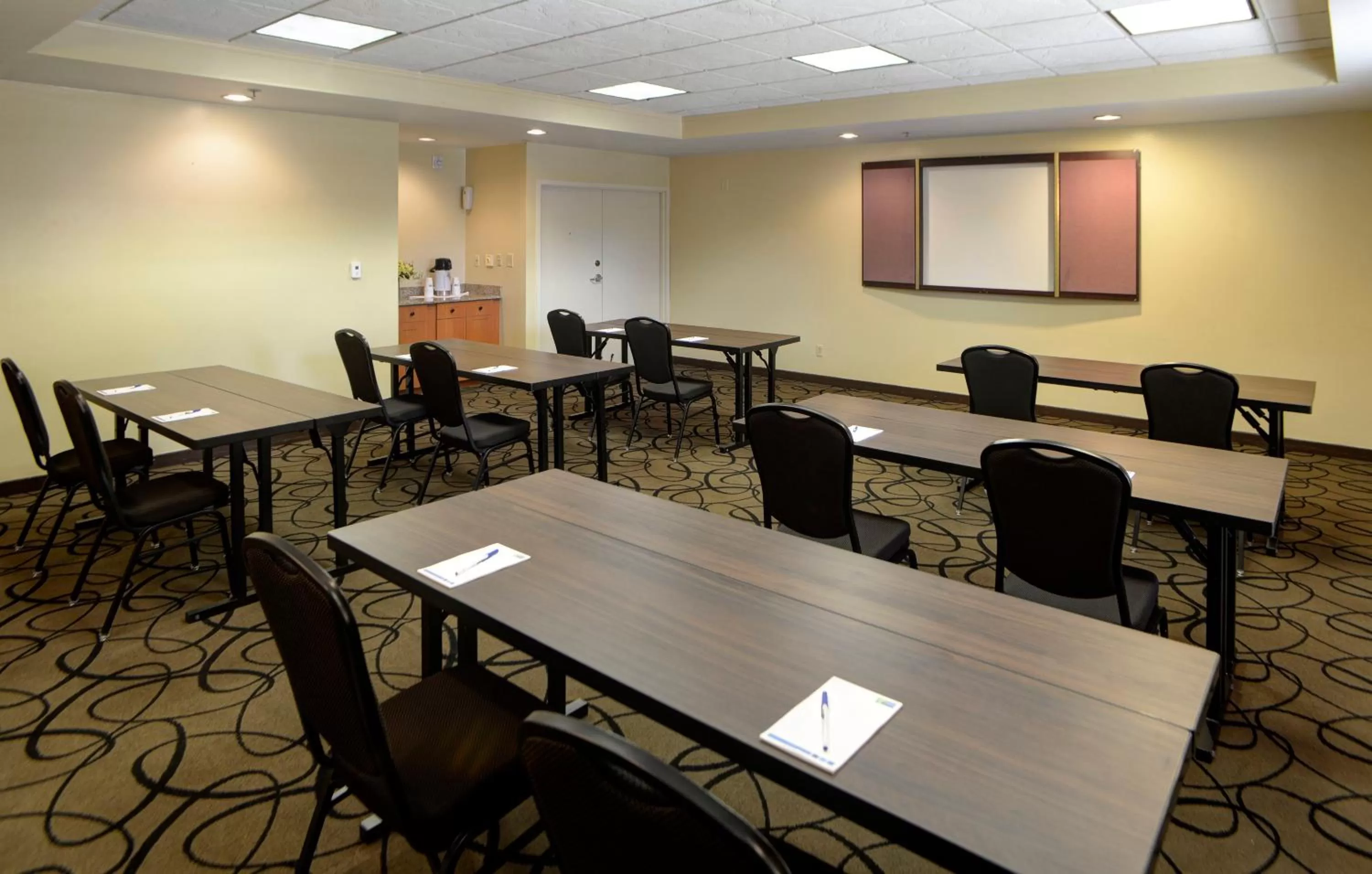 Meeting/conference room in Holiday Inn Express Indianapolis South by IHG