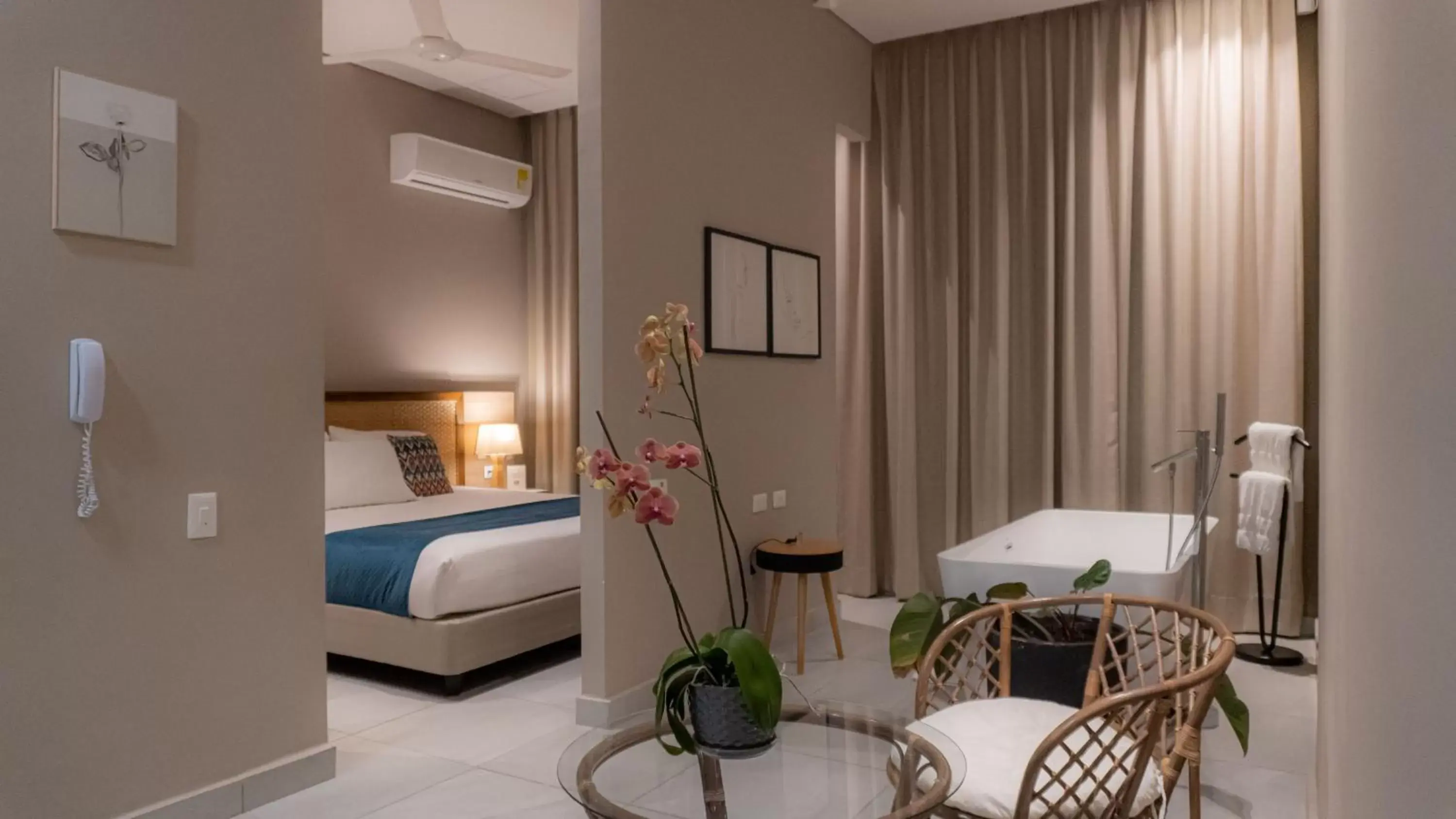 Suite - single occupancy in FR Hotel Suite - single occupancy in FR Hotel