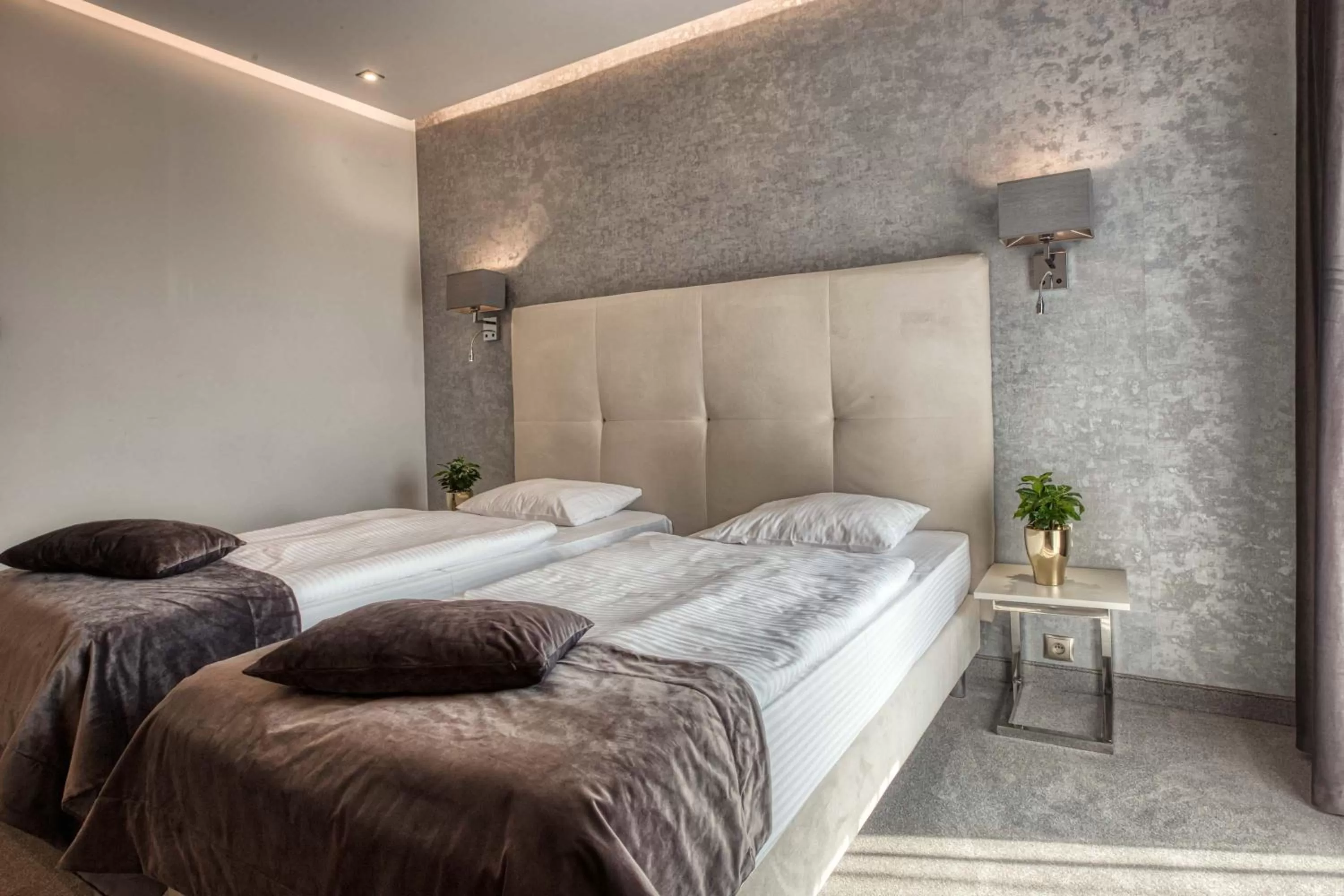 Shower, Bed in Hotel Biały Dom