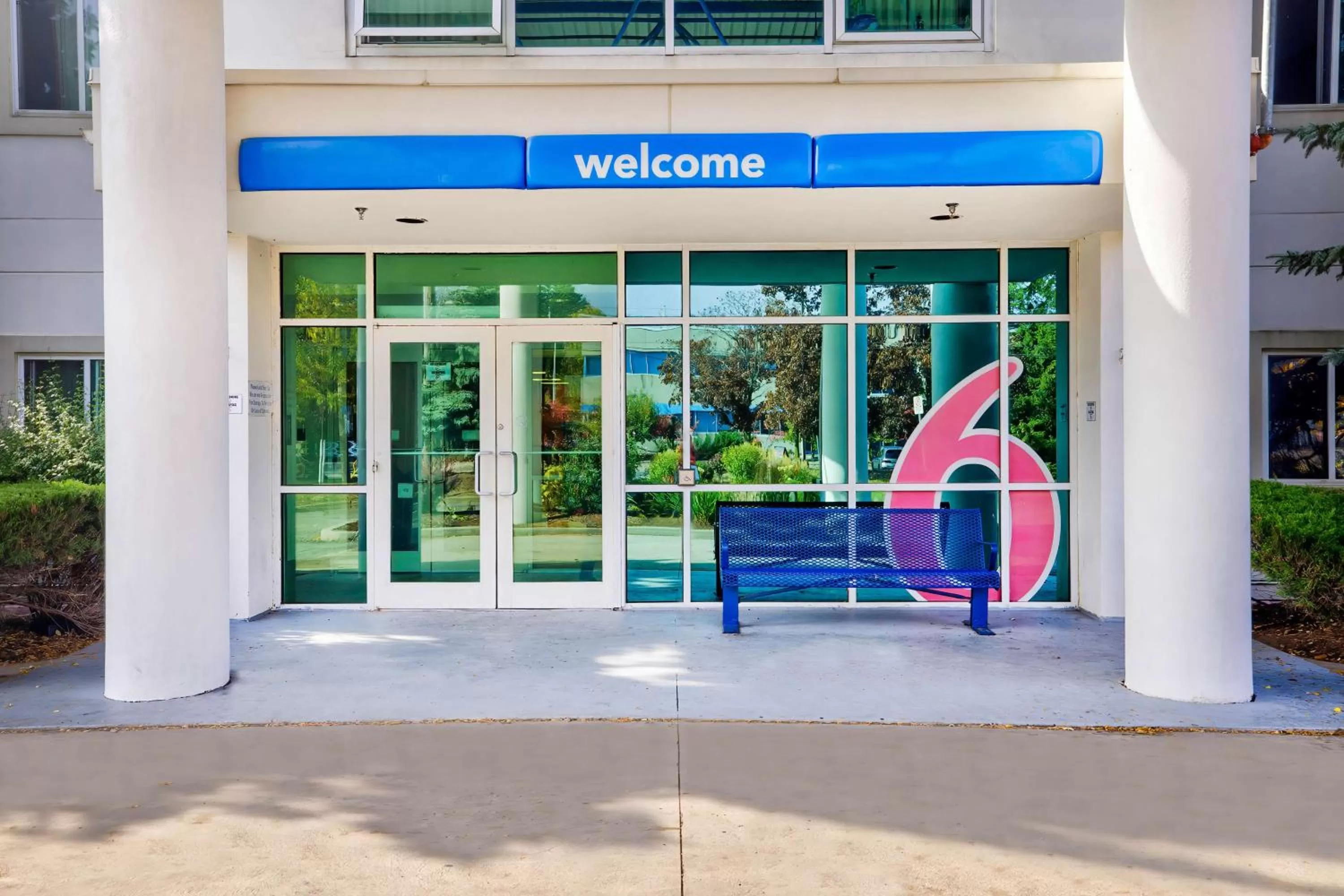 Property building in Motel 6-Burlington, ON - Toronto West - Oakville