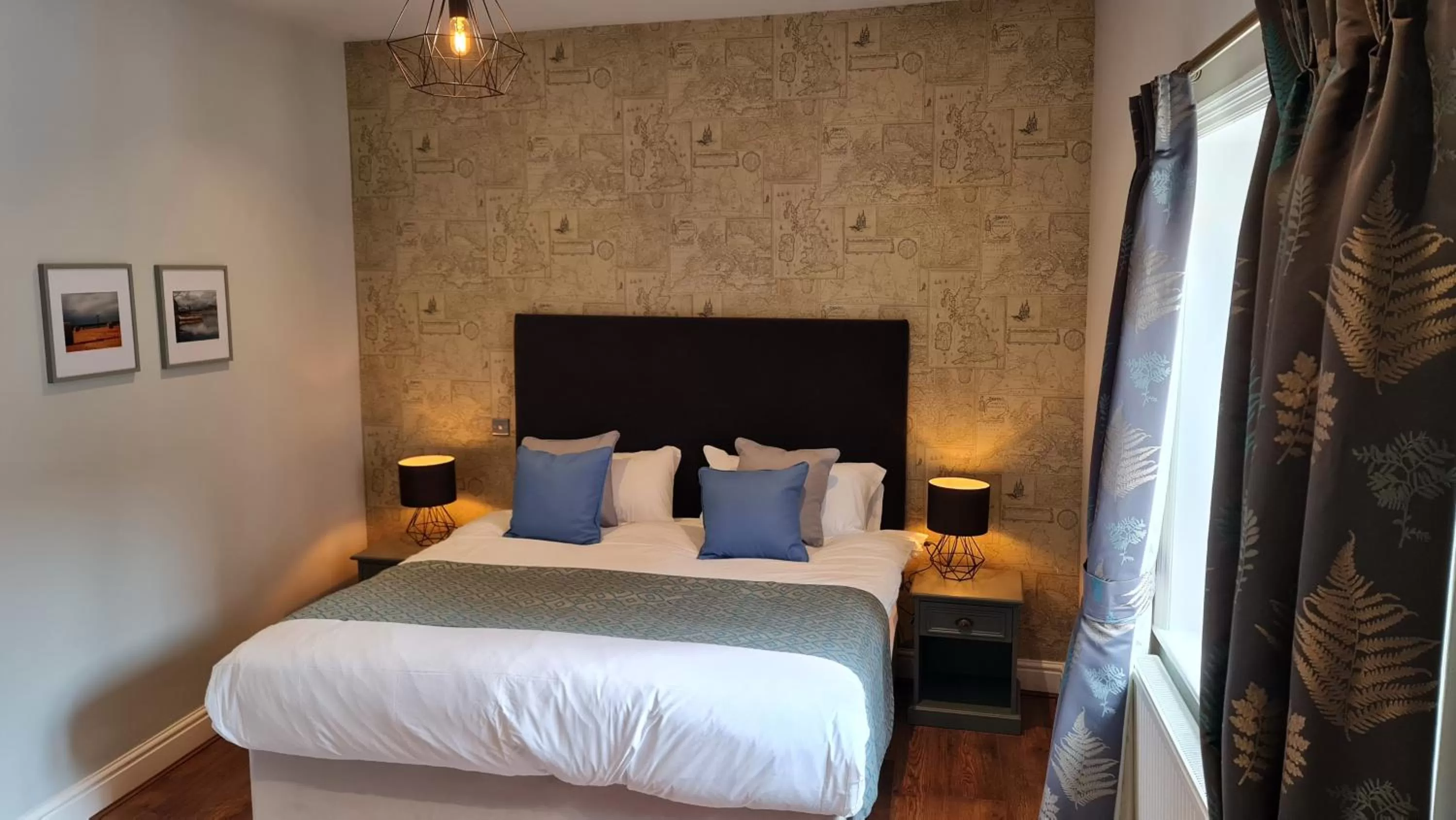 Bedroom, Bed in The George Inn