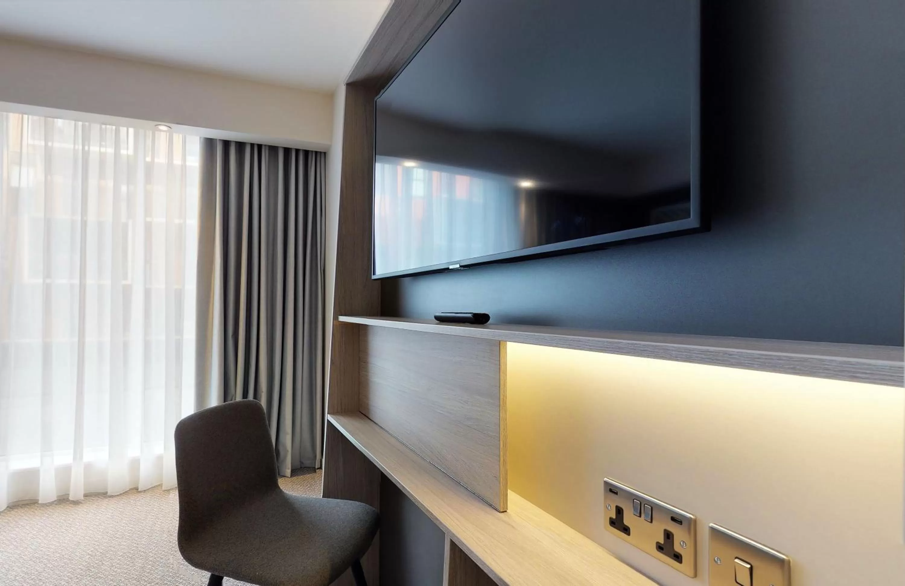 Communal lounge/ TV room in Hampton By Hilton Manchester Northern Quarter