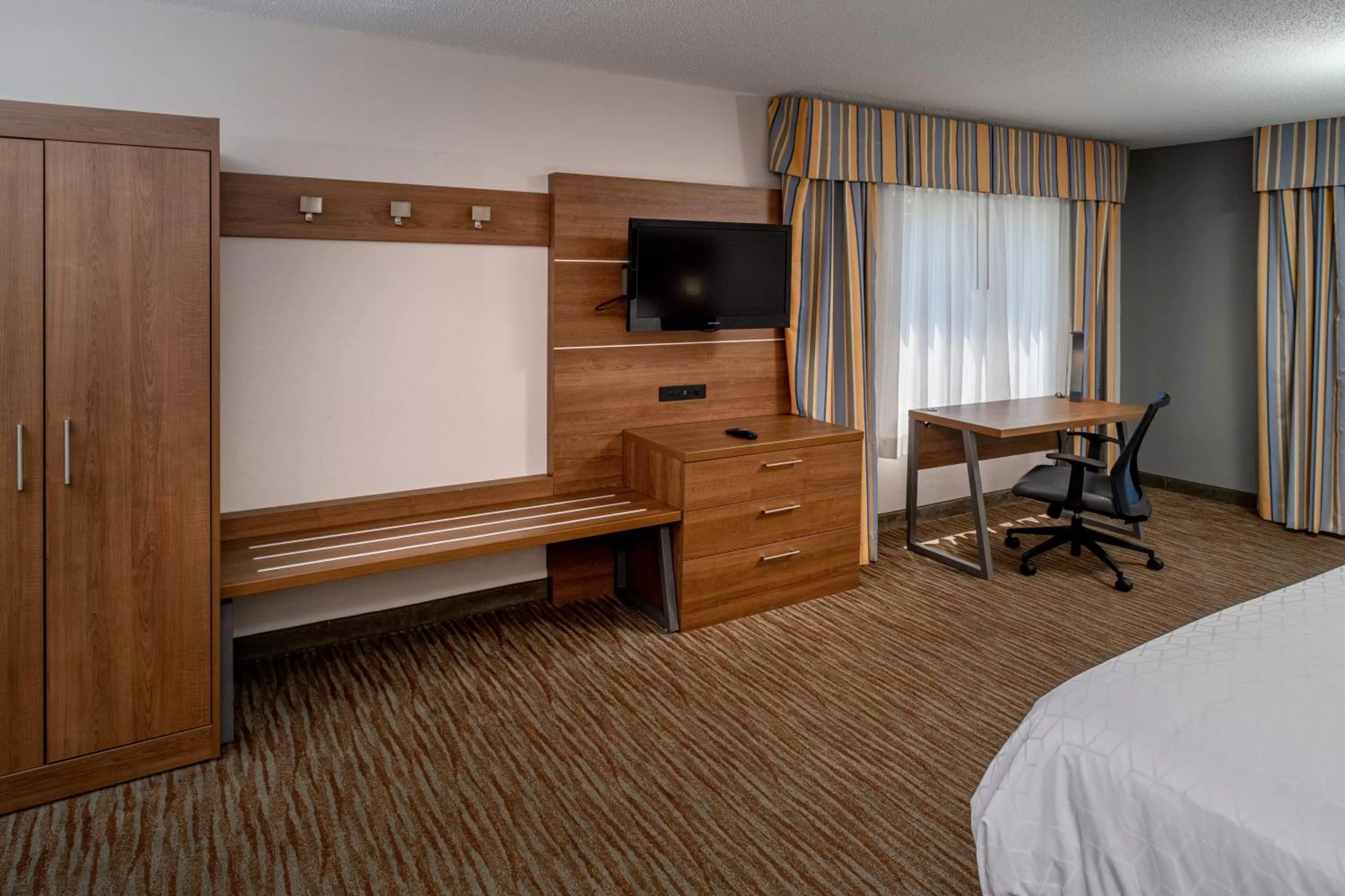 Bedroom, Bed in Holiday Inn Express and Suites Pikeville by IHG
