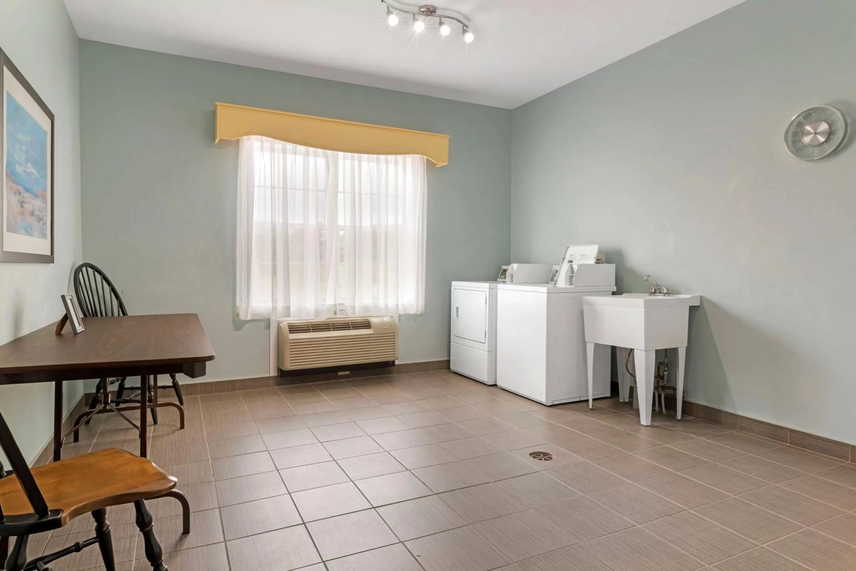 Property building in Best Western Plus Liverpool Hotel & Conference Centre